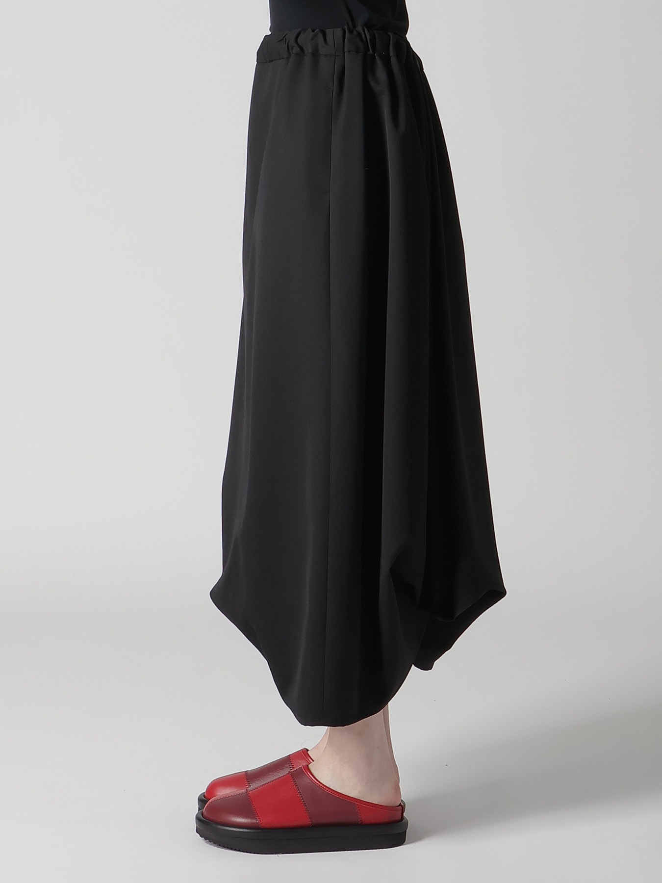 WOOL GABARDINE TUCK SKIRT
