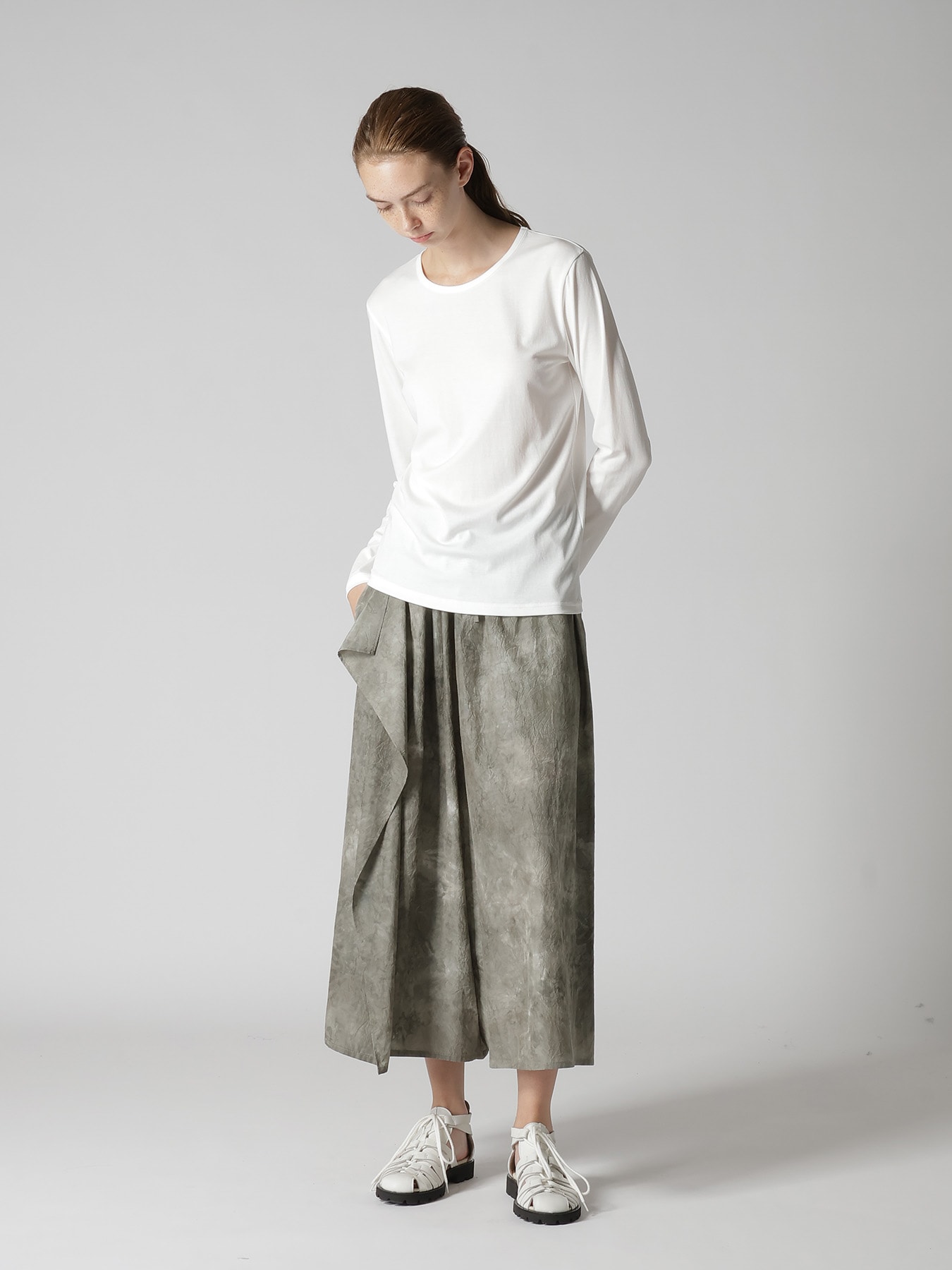 "Y" EMBROIDERY ROUND NECK LONSLEEVE TEE