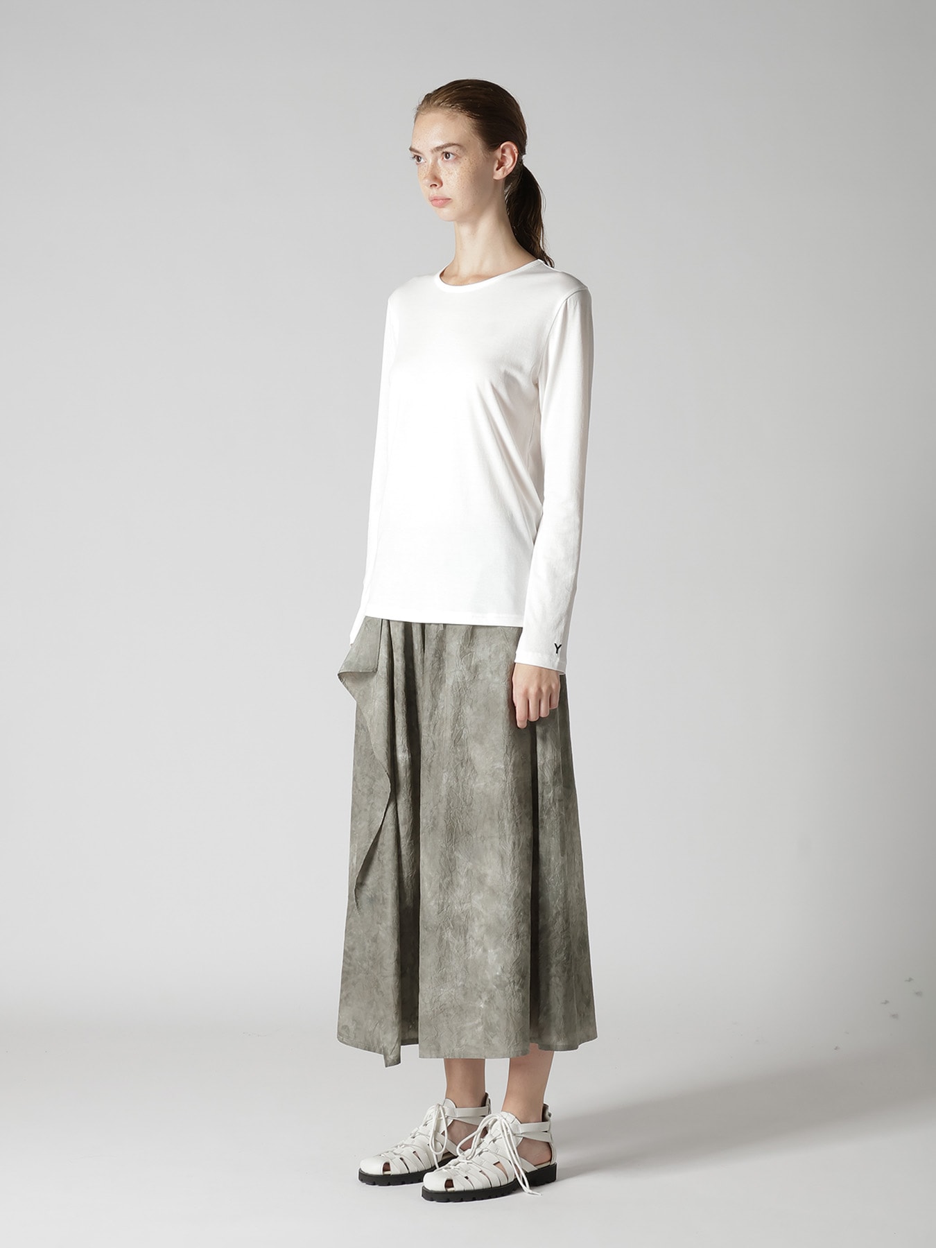 "Y" EMBROIDERY ROUND NECK LONSLEEVE TEE