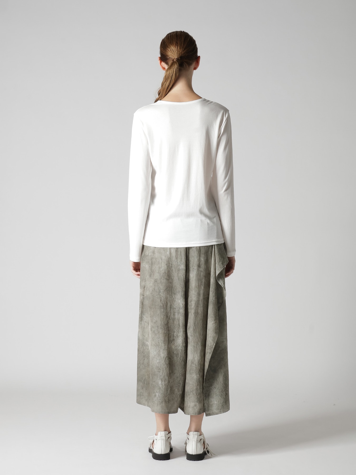 "Y" EMBROIDERY ROUND NECK LONSLEEVE TEE