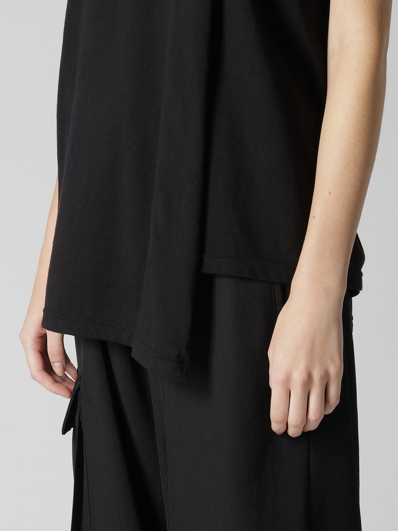 COTTON JERSEY ASYMMETRIC SLEEVLESS TEE