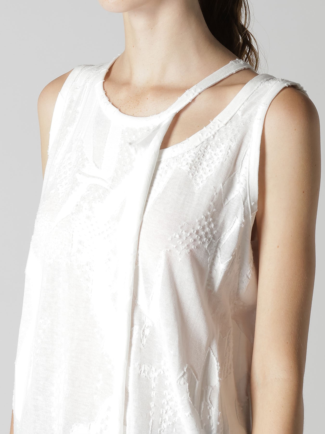 CRUSH JACQUARD ASYMMETRIC SLEEVLESS TEE