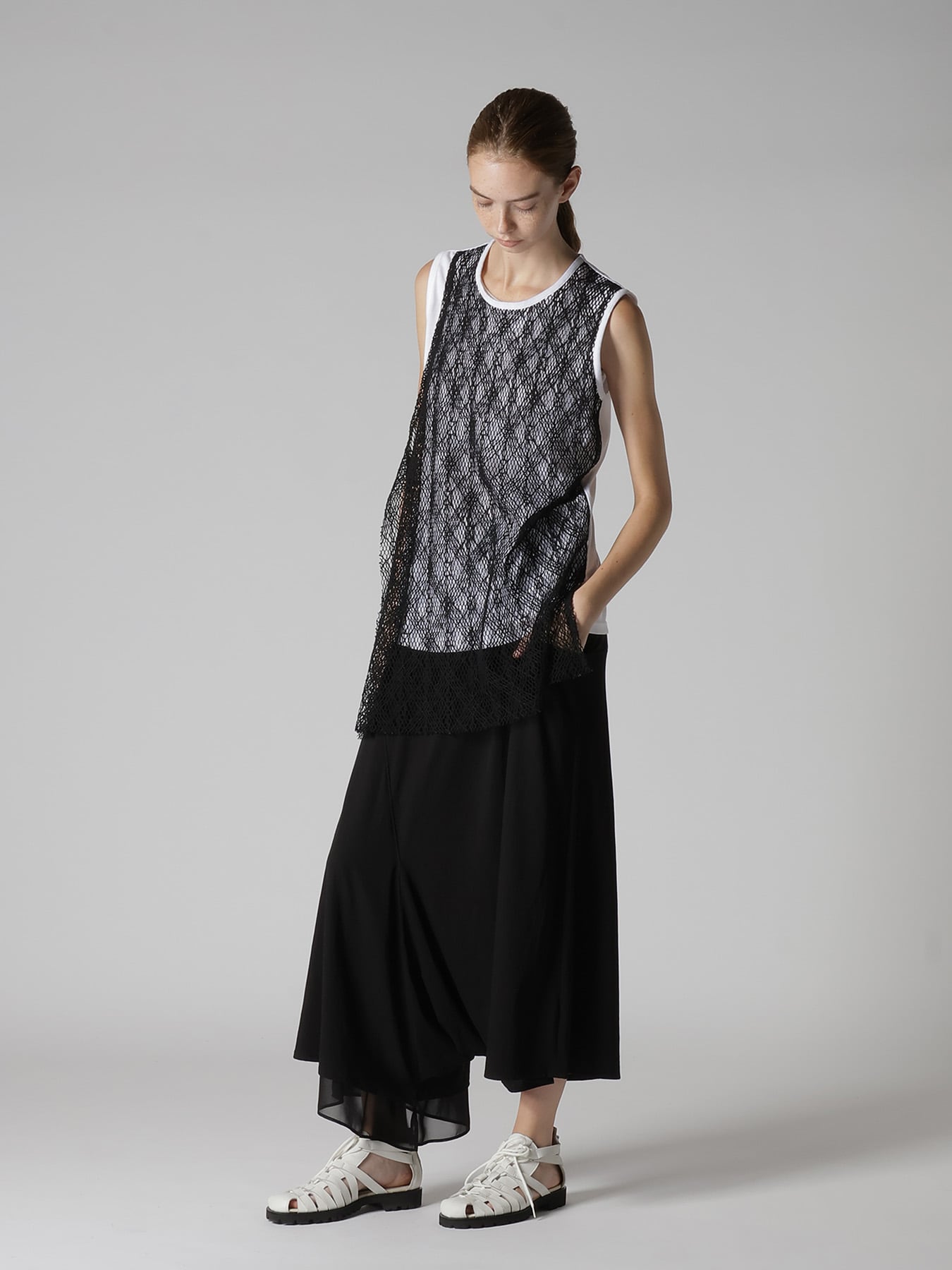 LACE COMBINATION SLEEVELESS TEE