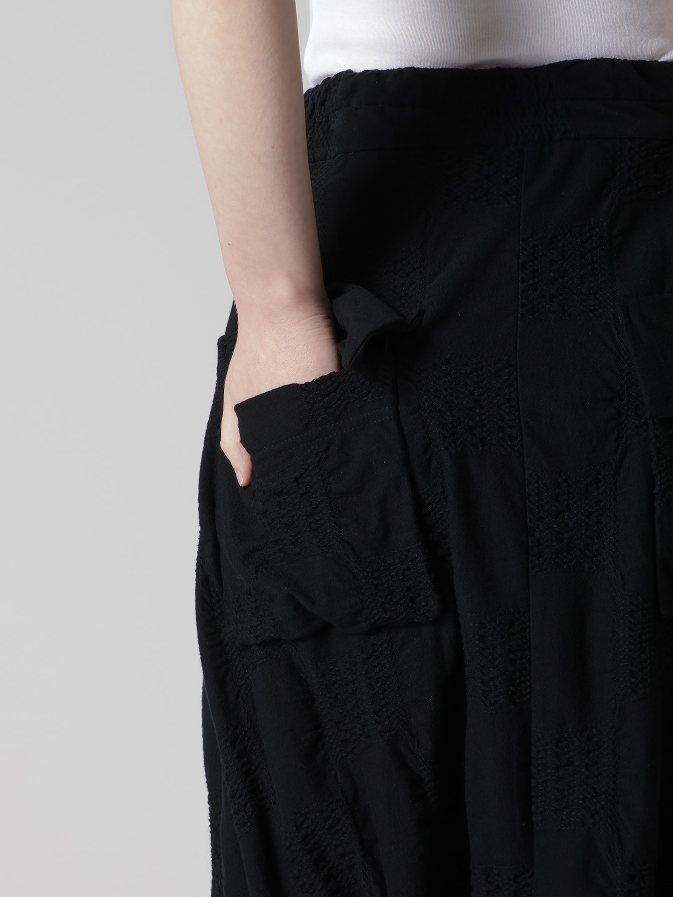 BLOCK TUCK JQ SAROUEL PANTS