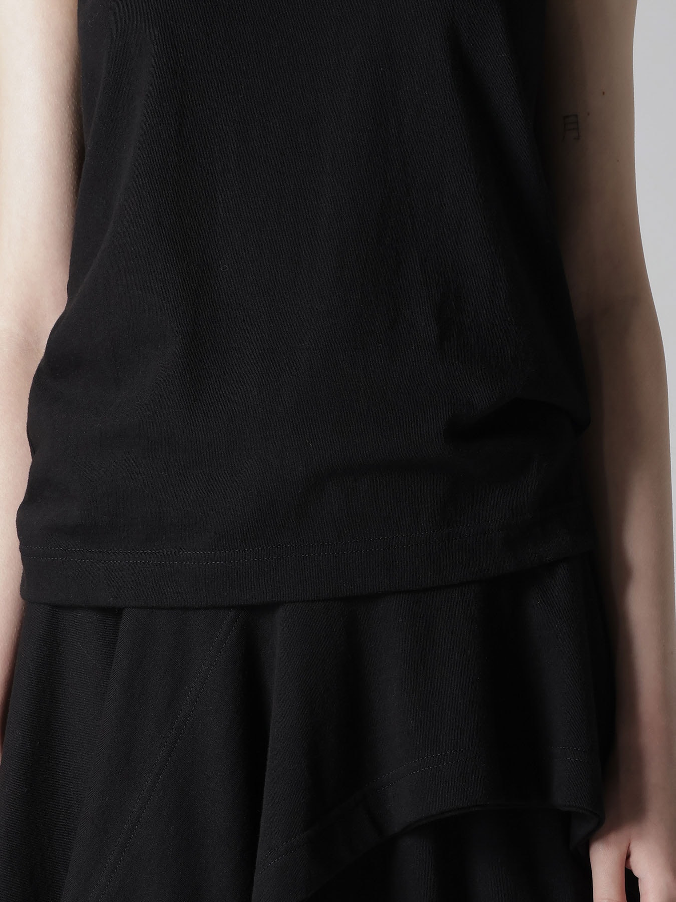 JERSEY BACK LINE SLEEVELESS TEE