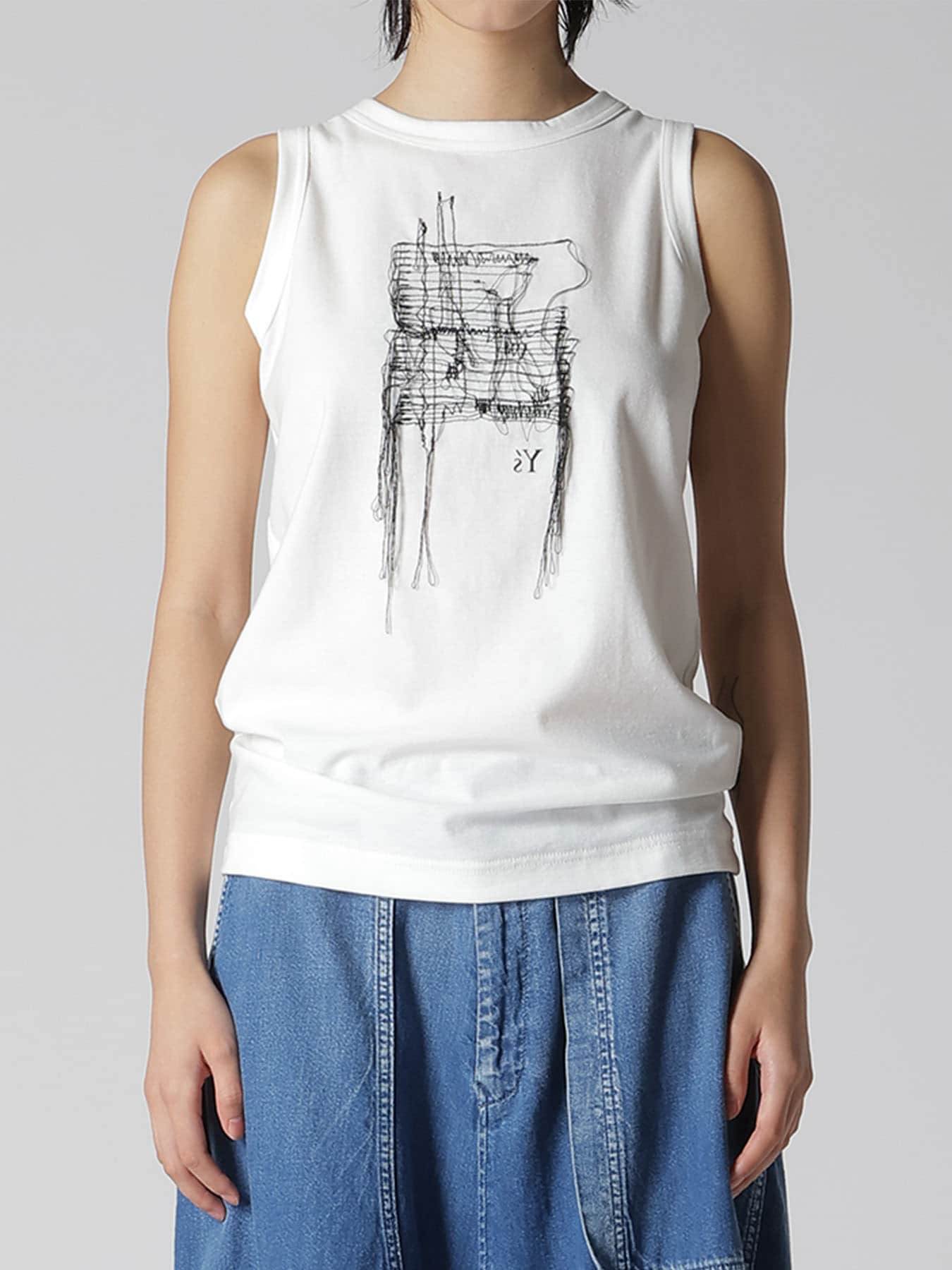 RANDOM STITCH EMBROIDERY SLEEVELESS TEE