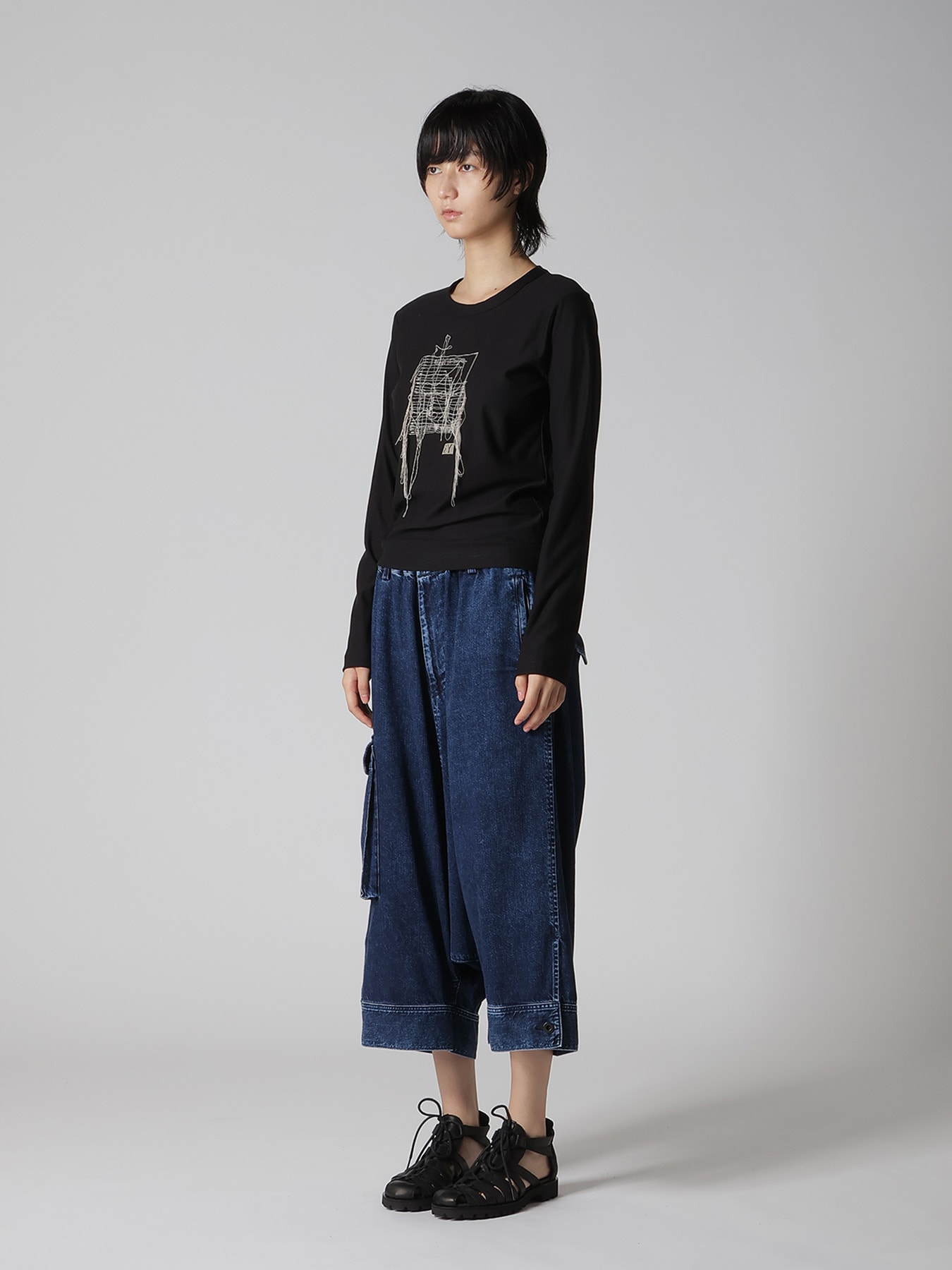 RANDOM STITCH EMBROIDERY LONG SLEEVE TEE