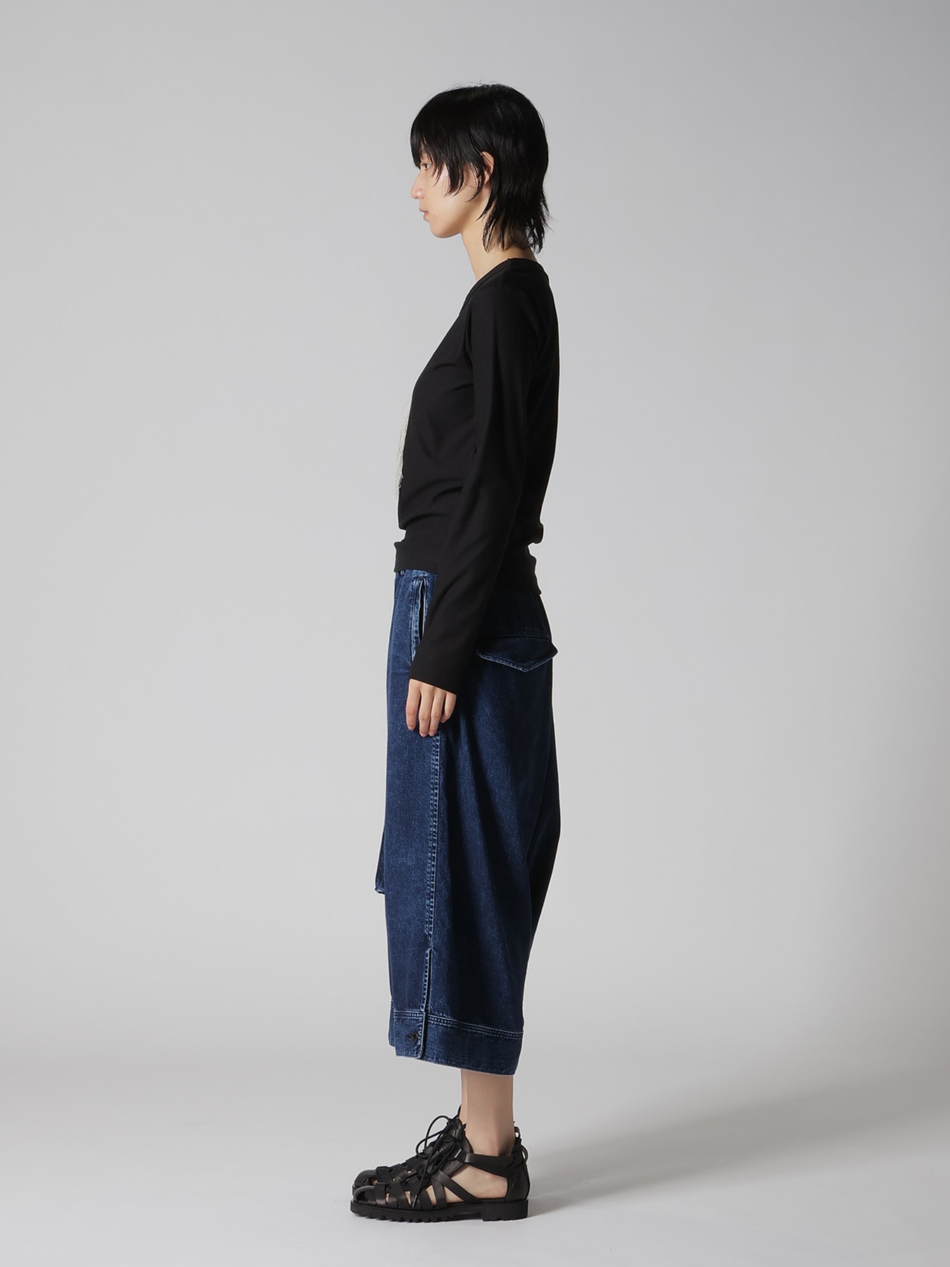 RANDOM STITCH EMBROIDERY LONG SLEEVE TEE