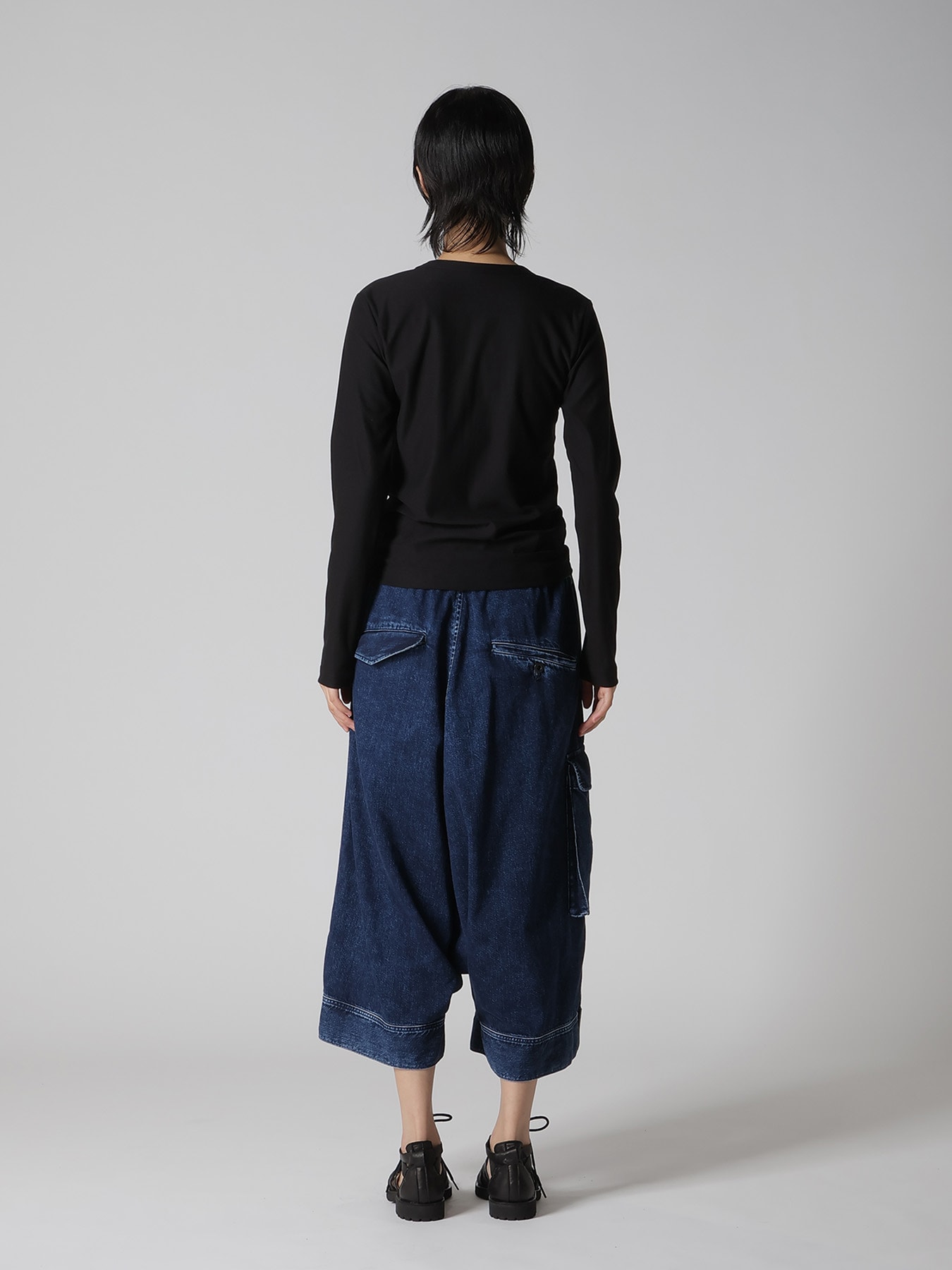 RANDOM STITCH EMBROIDERY LONG SLEEVE TEE