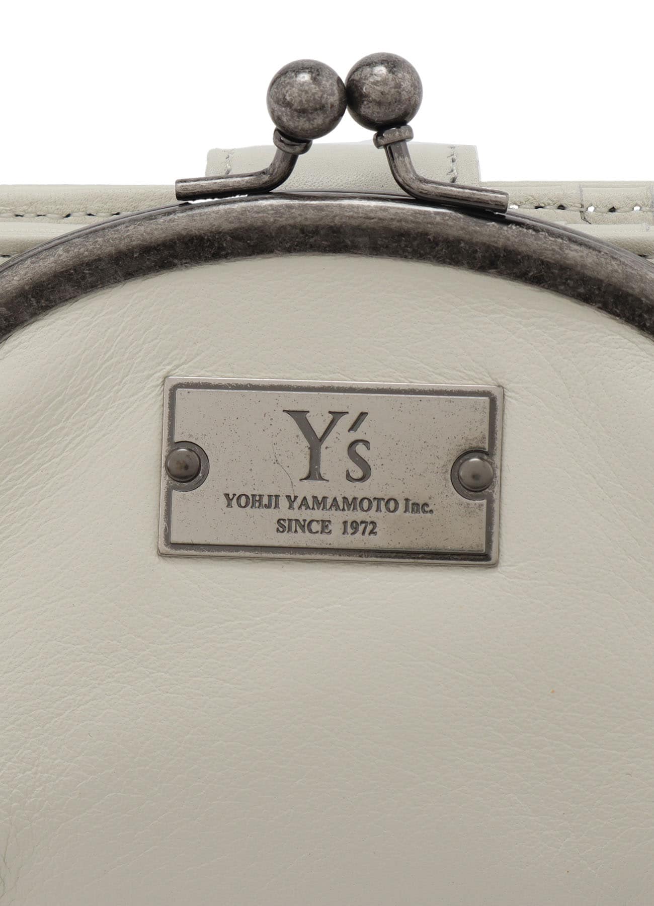 SEMI-GLOSSY LEATHER CARD CASE W/ METAL CLASP