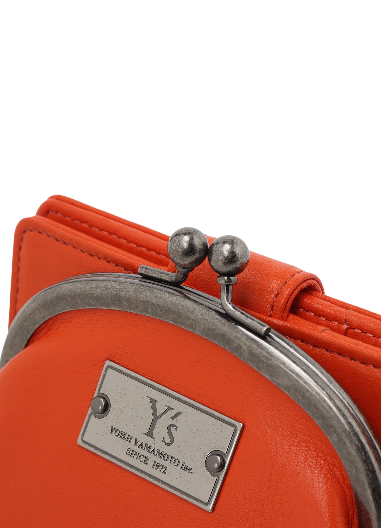 SEMI-GLOSSY LEATHER CARD CASE W/ METAL CLASP