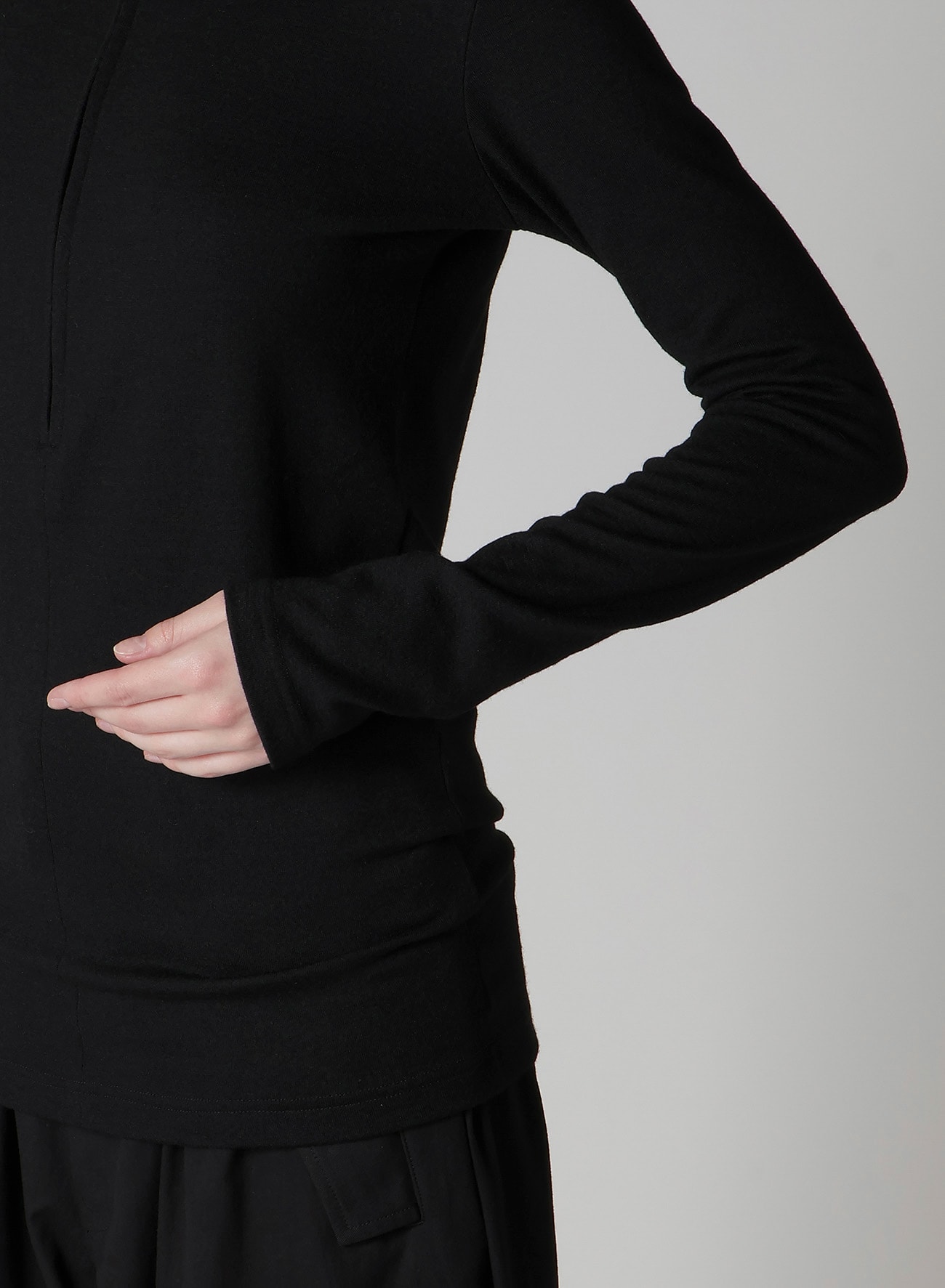 MILD WASHABLE JERSEY HIGH NECK BLOUSE