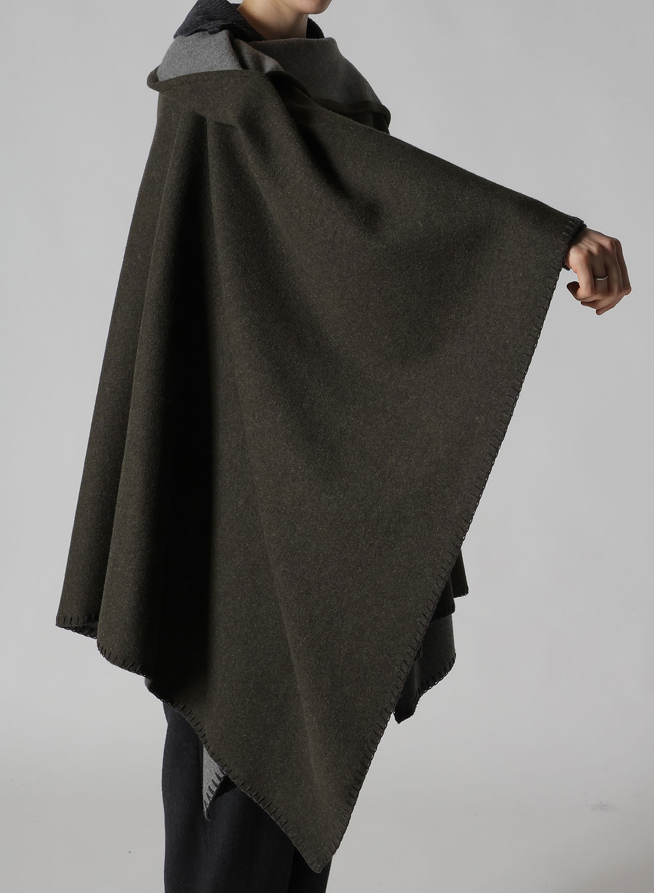 W/NY REVERSIBLE JERSEY ASYMMETERIC CAPE