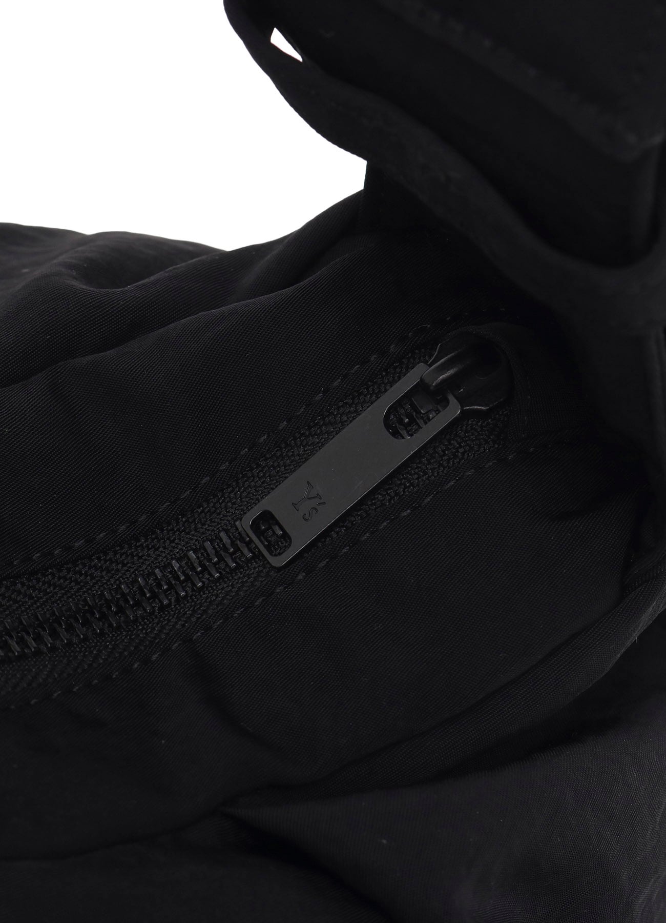 NYLON WASHER TWILL GYOZA-STYLE BAG