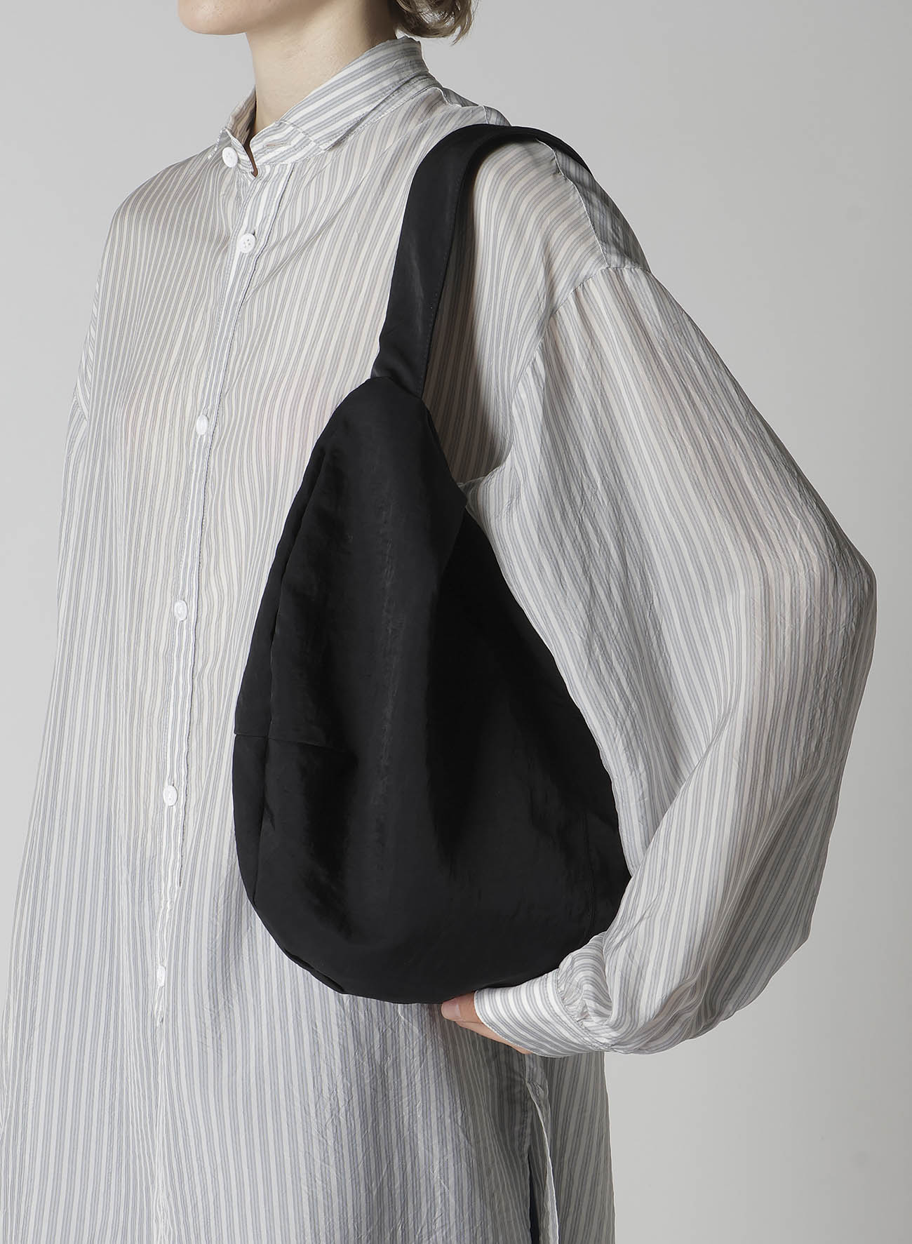 NYLON WASHER TWILL GYOZA-STYLE BAG