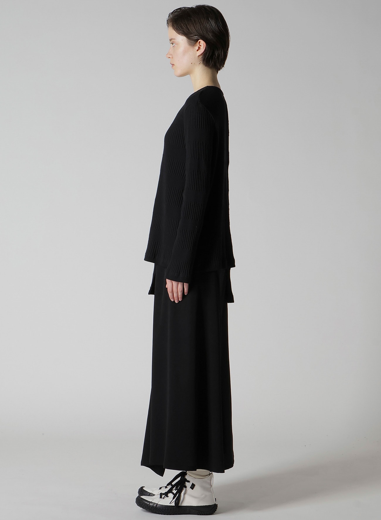 RANDOM RIB STRIPE ROUND NECK ASYMMETERIC T