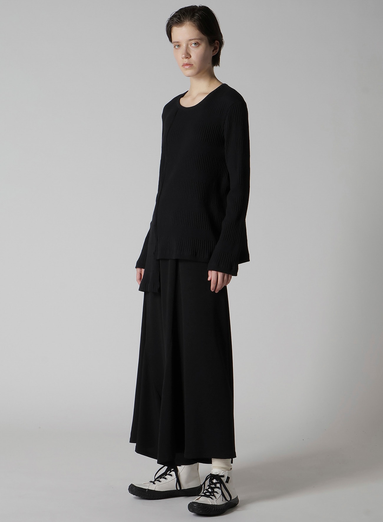RANDOM RIB STRIPE ROUND NECK ASYMMETERIC T
