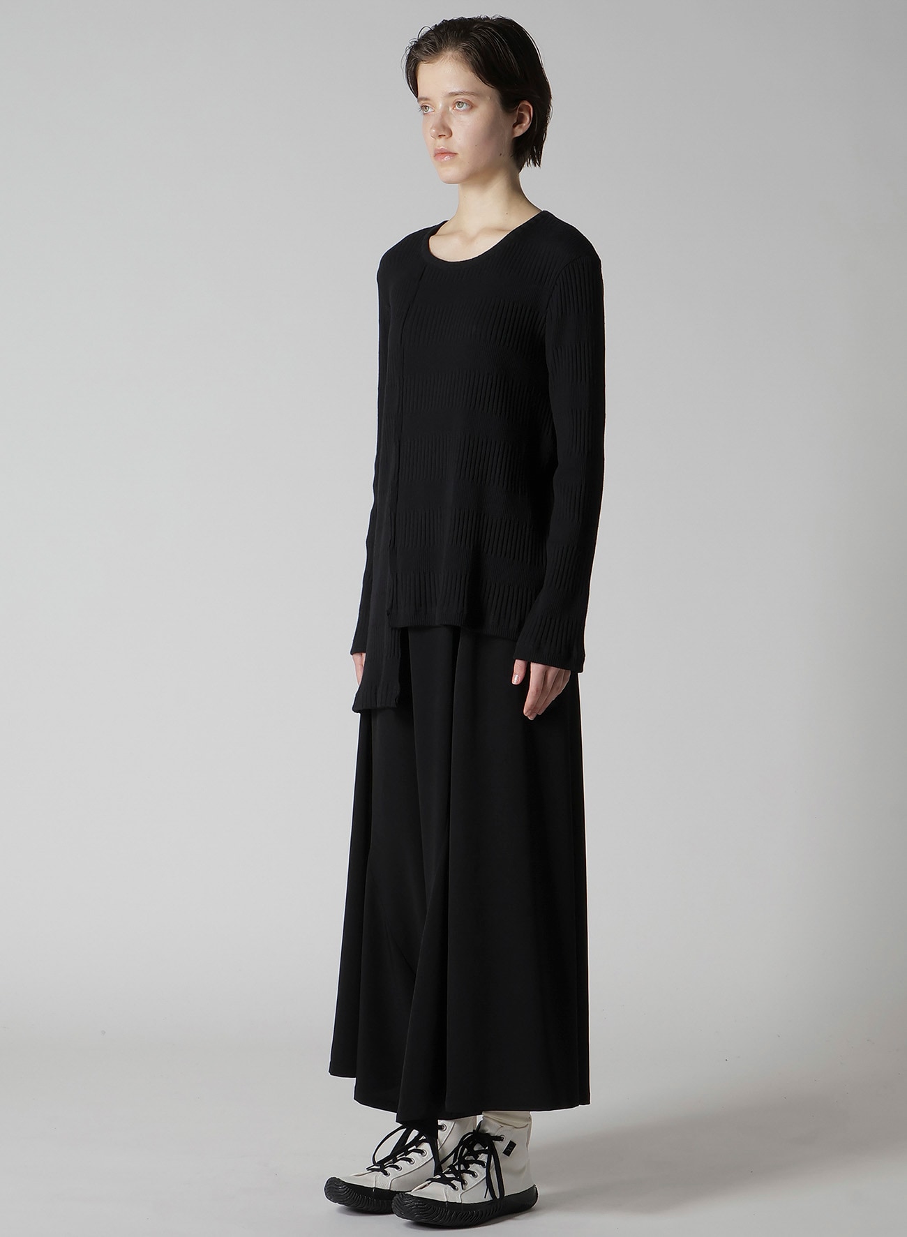 RANDOM RIB STRIPE ROUND NECK ASYMMETERIC T
