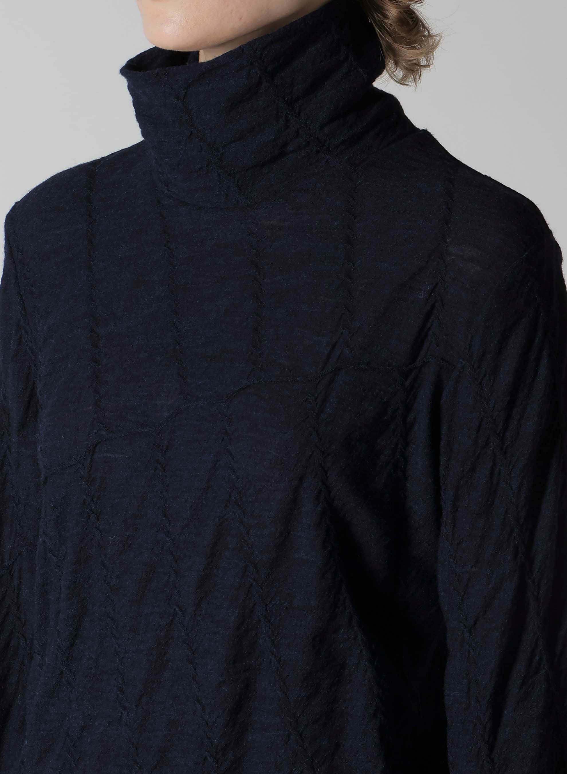 TUCKED DIAGONAL CABLE JQ HIGH NECK LONG T