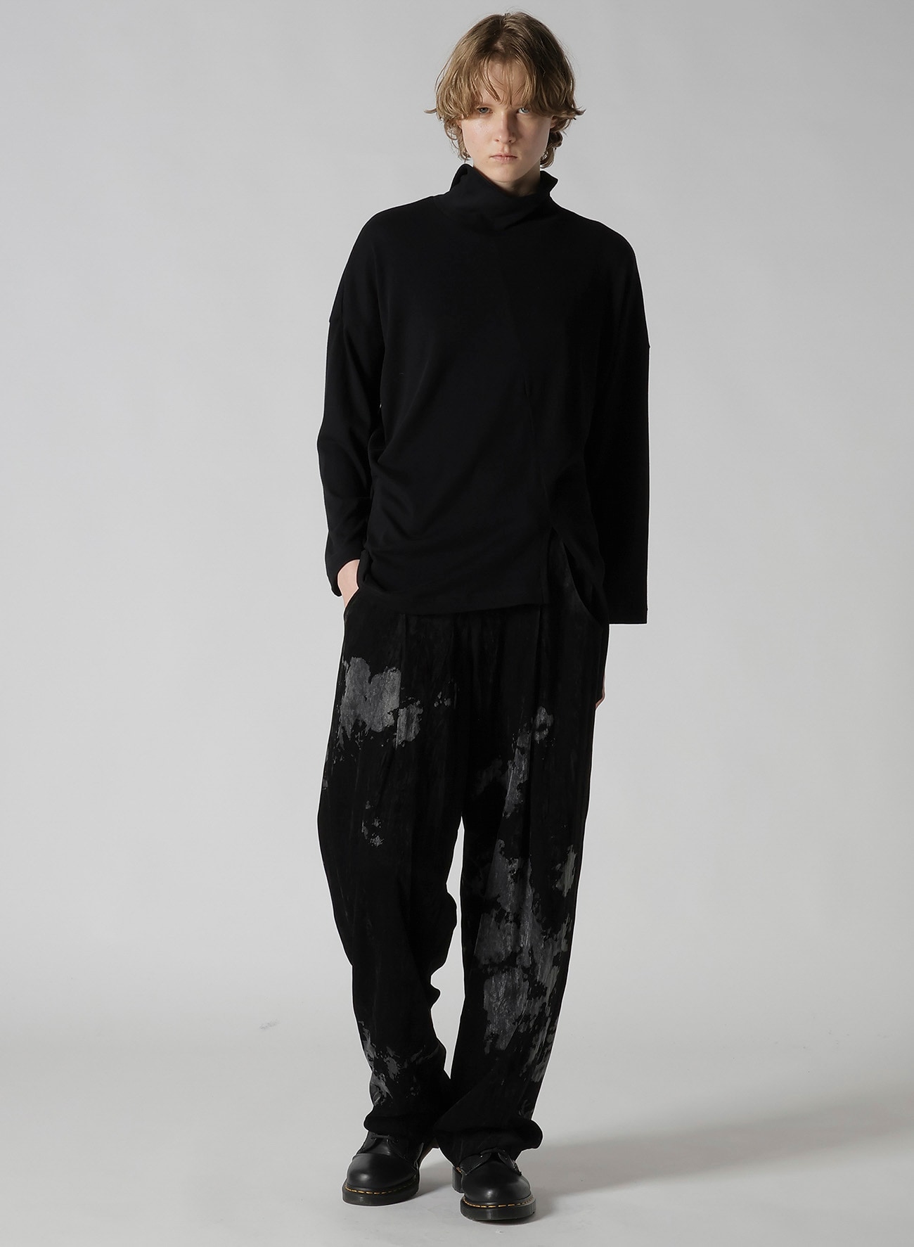 SOFT GAUZE JERSEY ASYMMETRIC HI-NECK PULLOVER