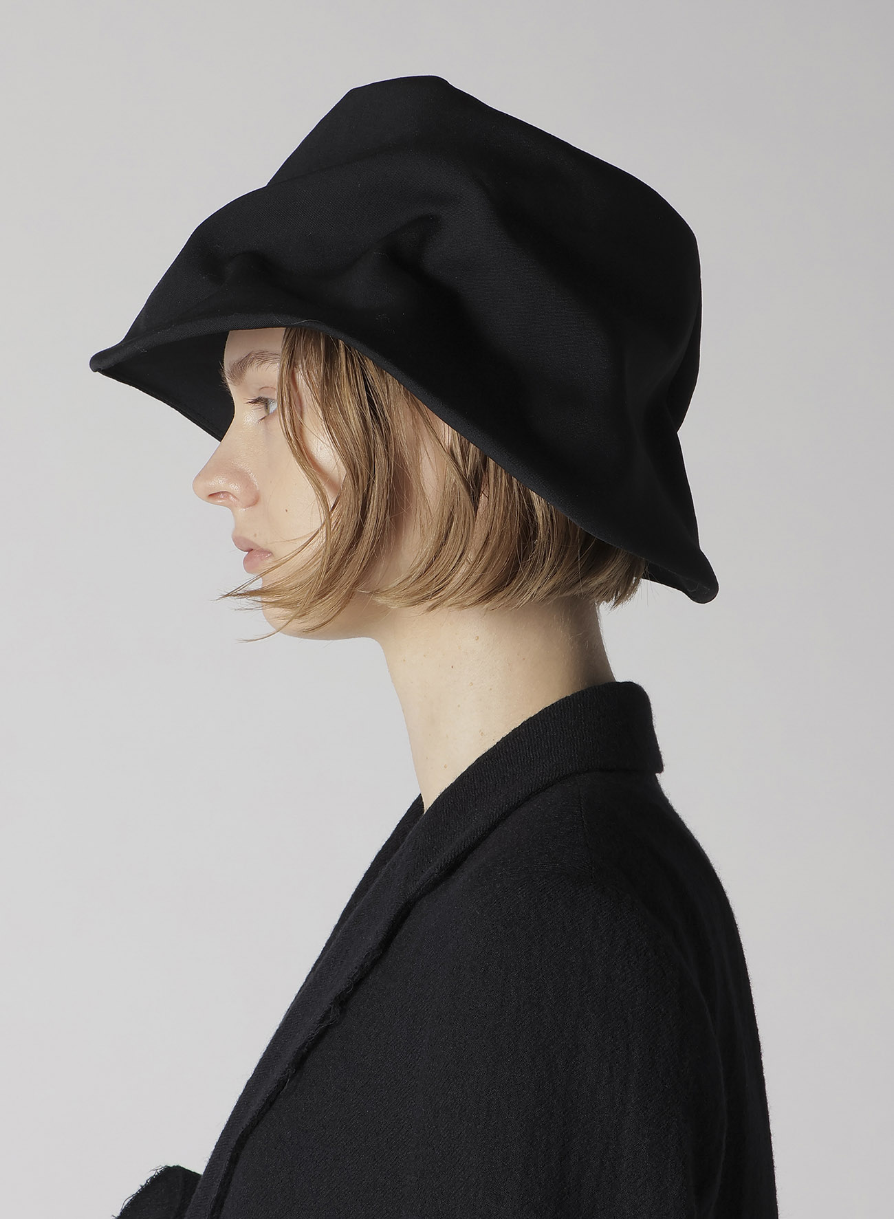 WOOL GABARDINE CROCHET