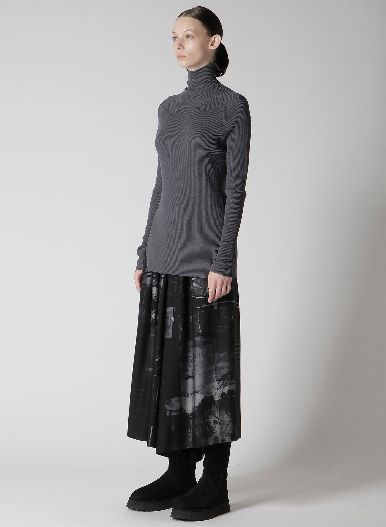 RIBBED HIGH NECK KNIT