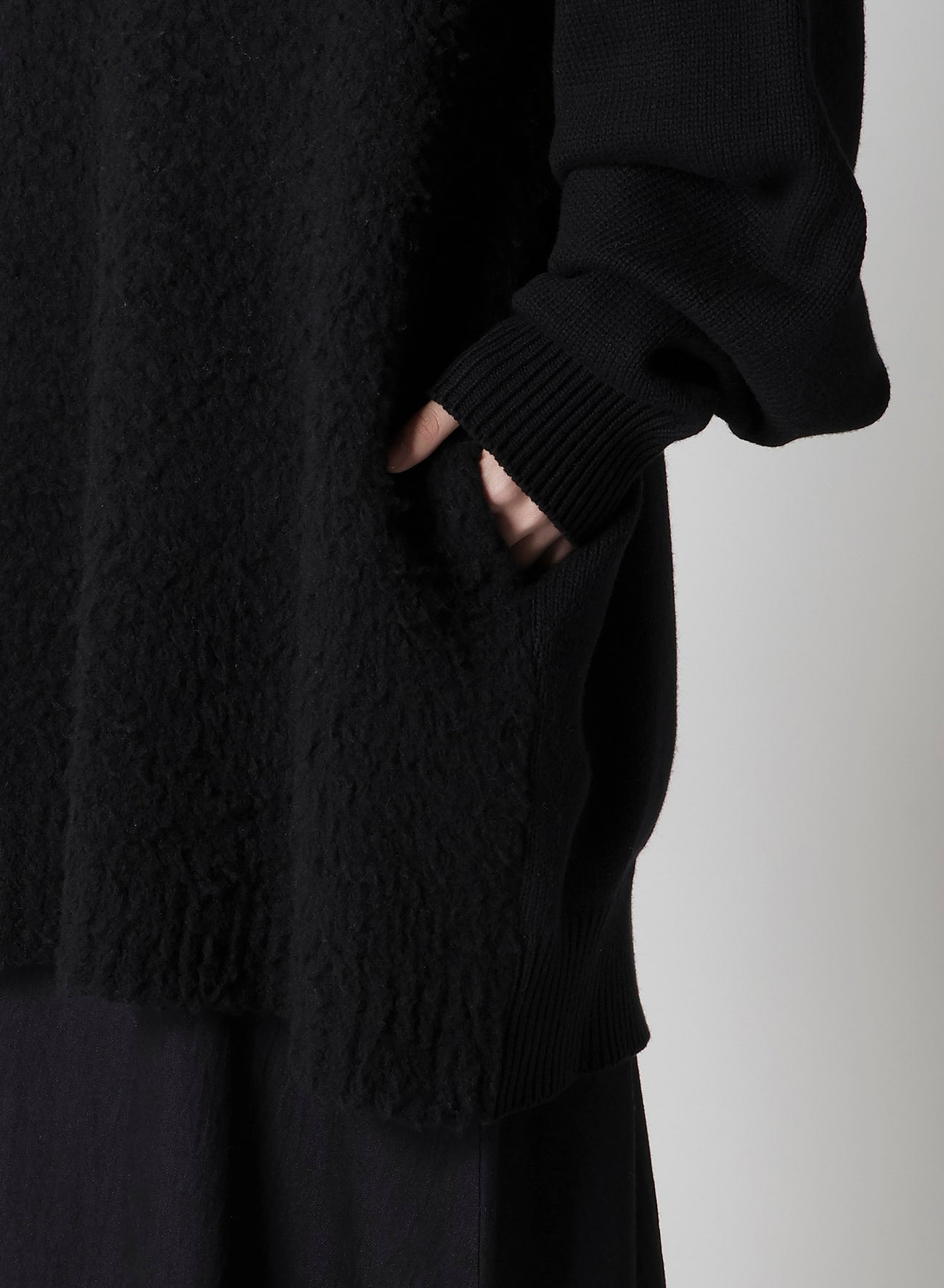TOGGLE BUTTUN HOODIE