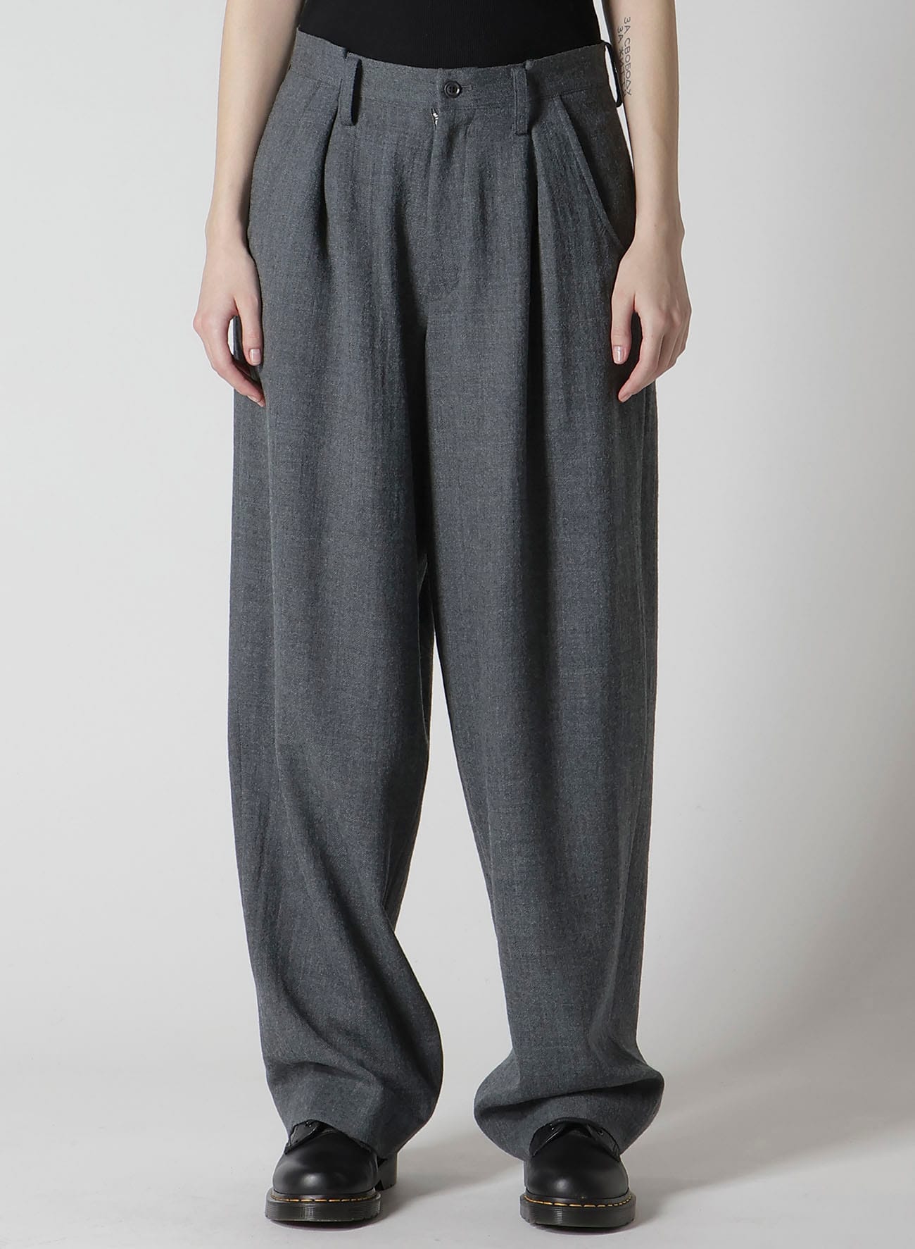WOOL GAUZE TWILL TUCK WIDE PANTS