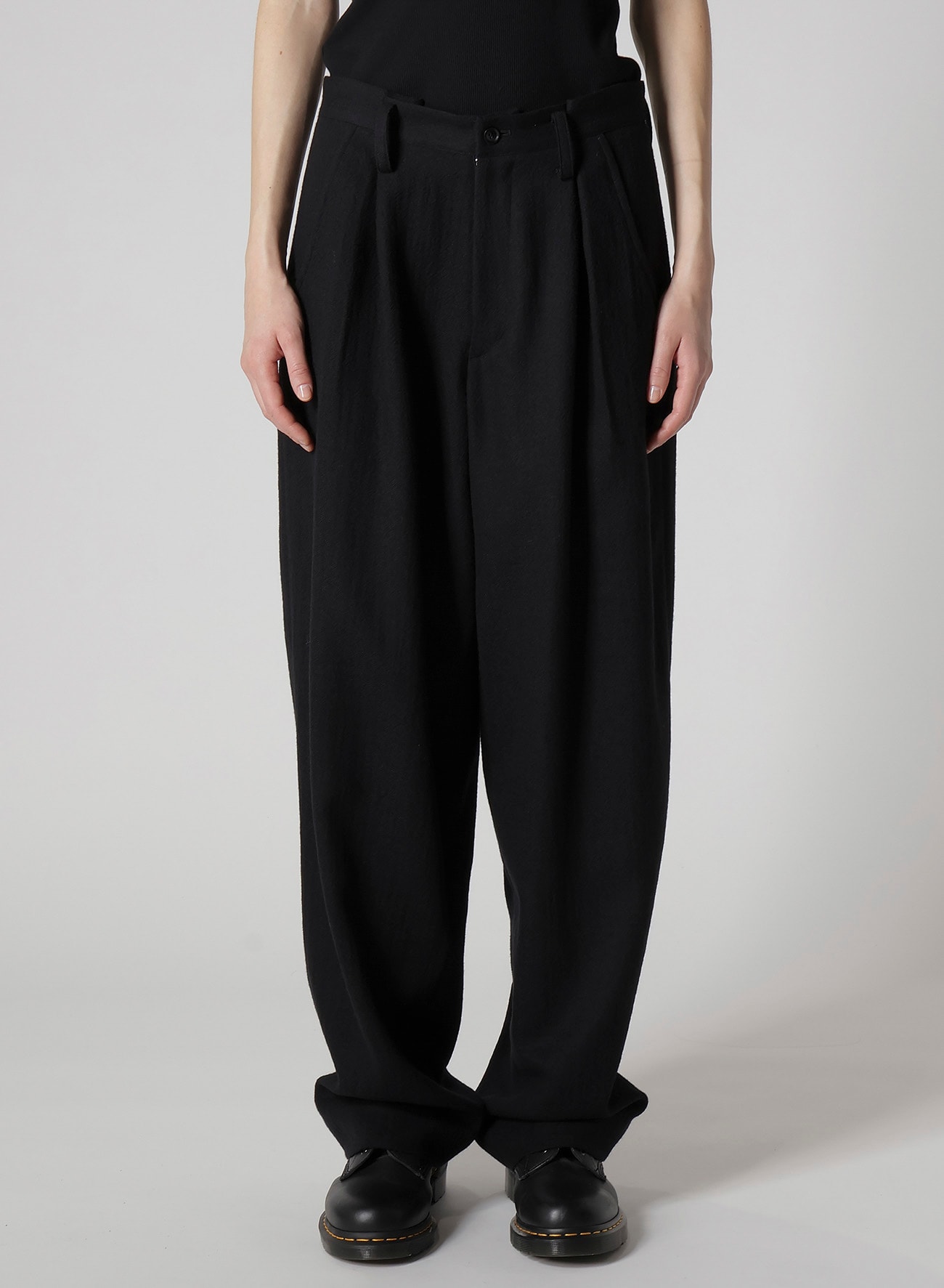 WOOL GAUZE TWILL TUCK WIDE PANTS