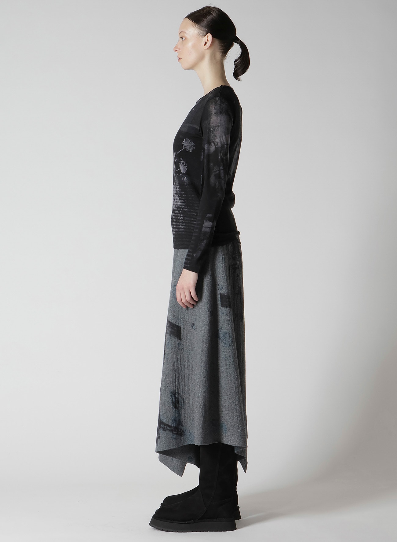 BLURRY FLOWER PRINTTED ROUND NECK LONG SLEEVE T