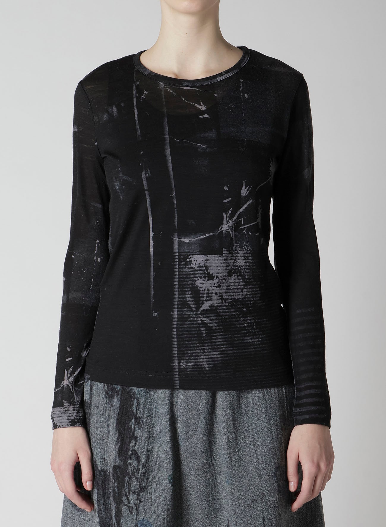 BLURRY FLOWER PRINTTED ROUND NECK LONG SLEEVE T