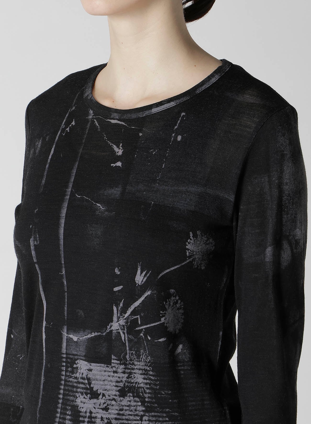BLURRY FLOWER PRINTTED ROUND NECK LONG SLEEVE T