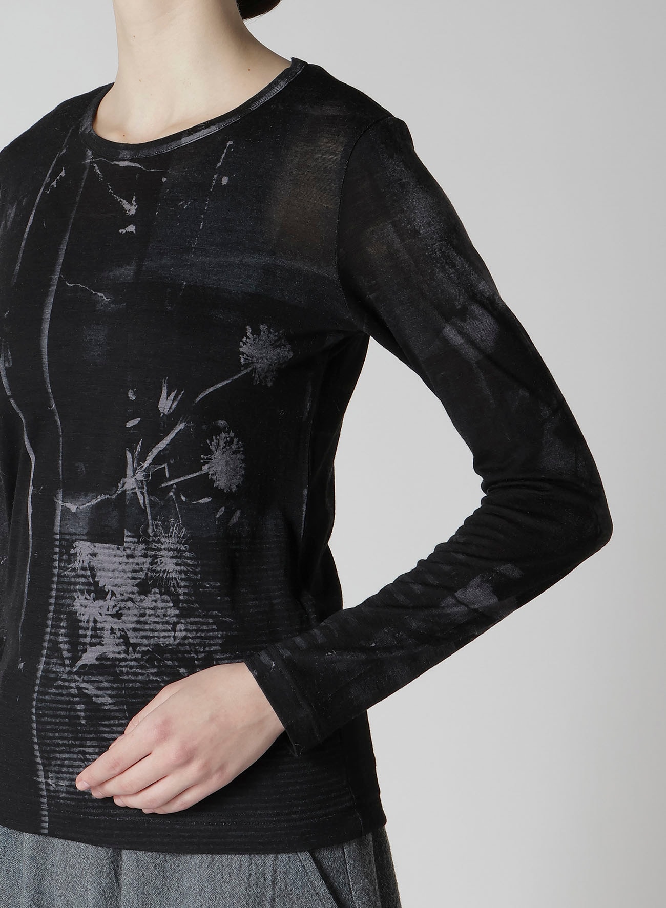 BLURRY FLOWER PRINTTED ROUND NECK LONG SLEEVE T