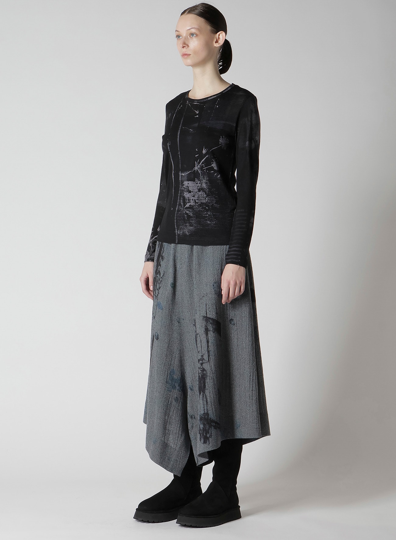 BLURRY FLOWER PRINTTED ROUND NECK LONG SLEEVE T