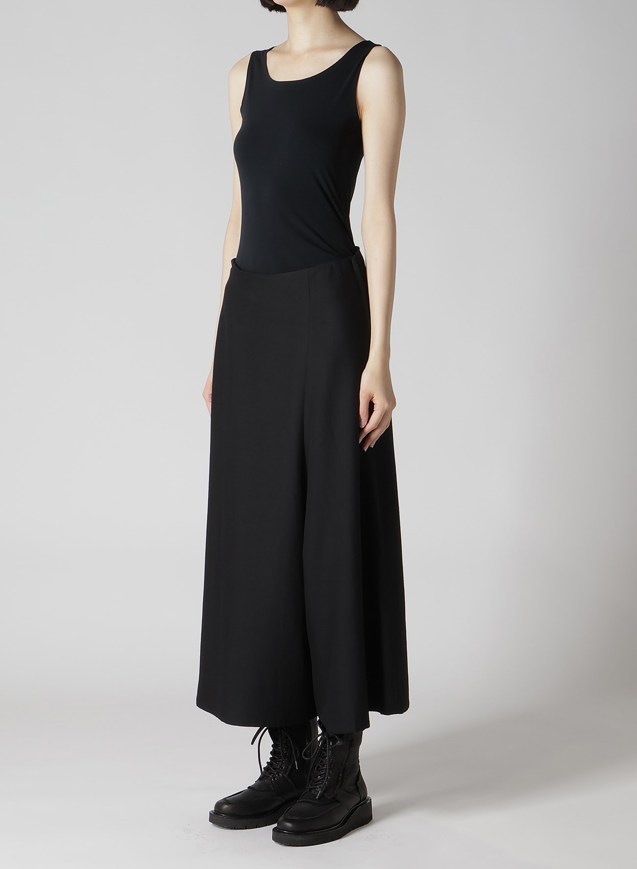 RY/W GABARDINE ASYMMETRIC FLARE PANTS