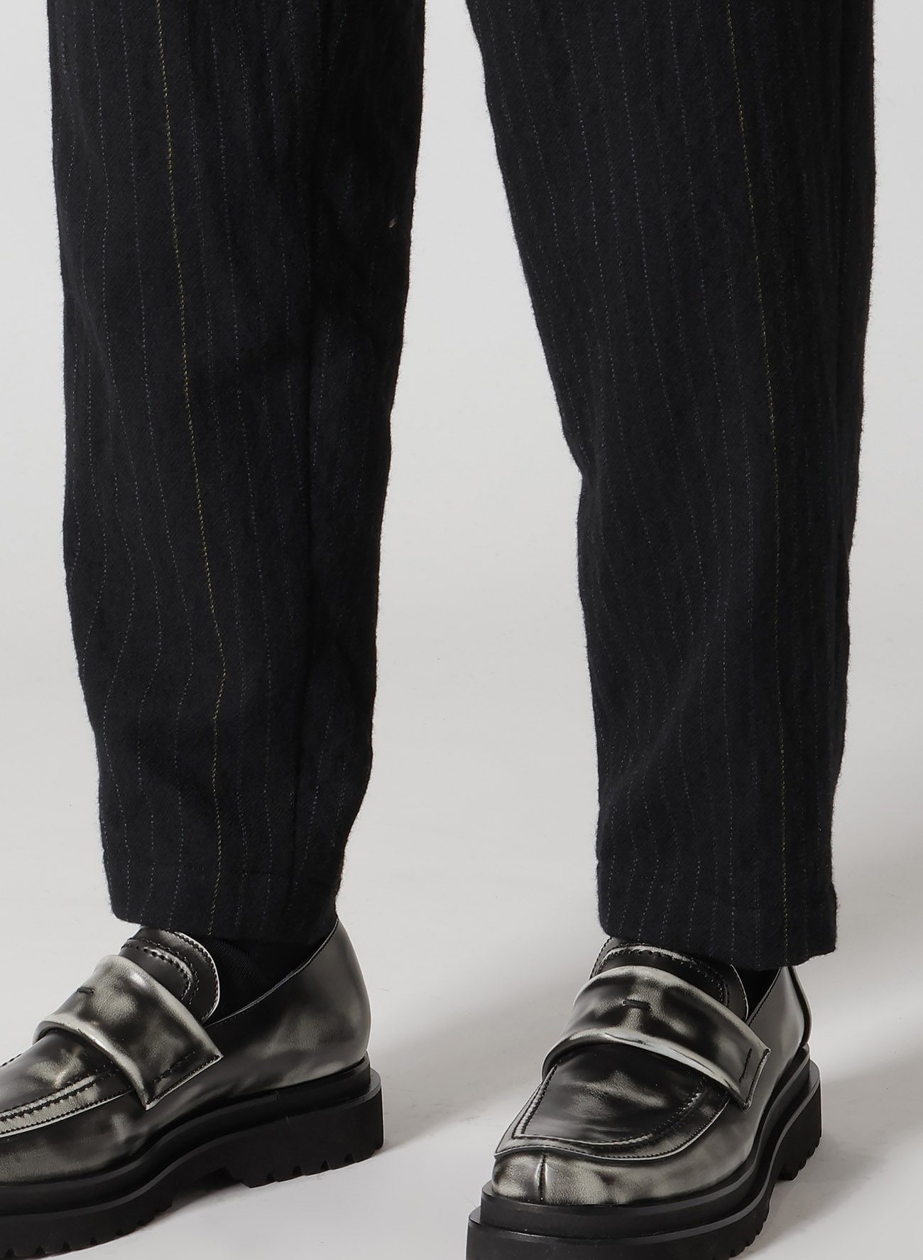 WOOL PINSTRIPE TAPERED PANTS