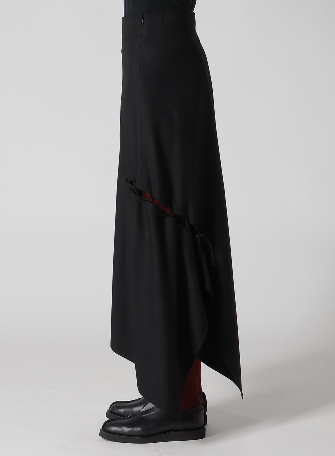 RY/W GABARDINE BACK SIDE LACE UP SKIRT