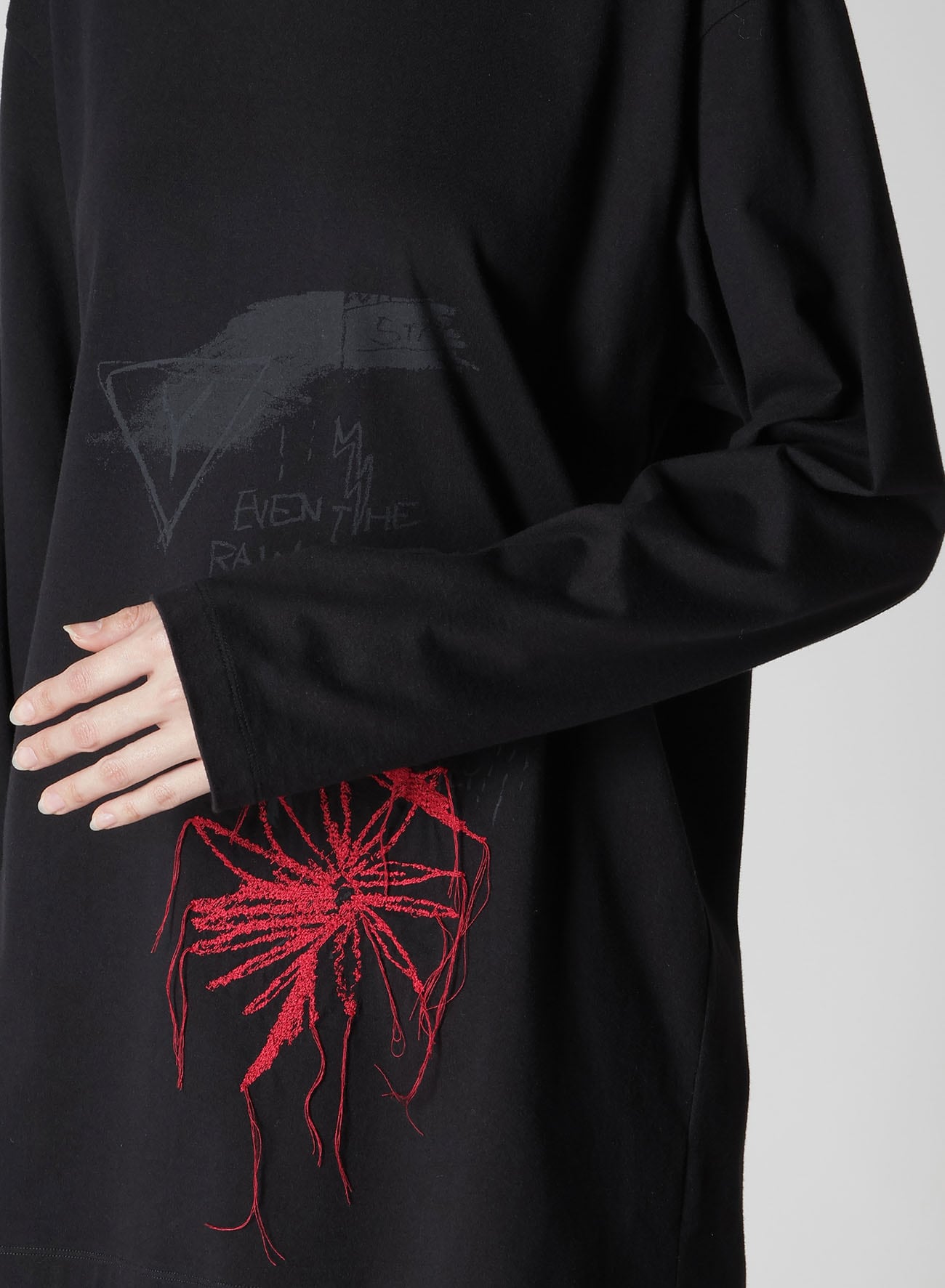 【9/13 12:00 Release】CHALK PRINT & STITCH ROUND NECK LONG SLEEVE T