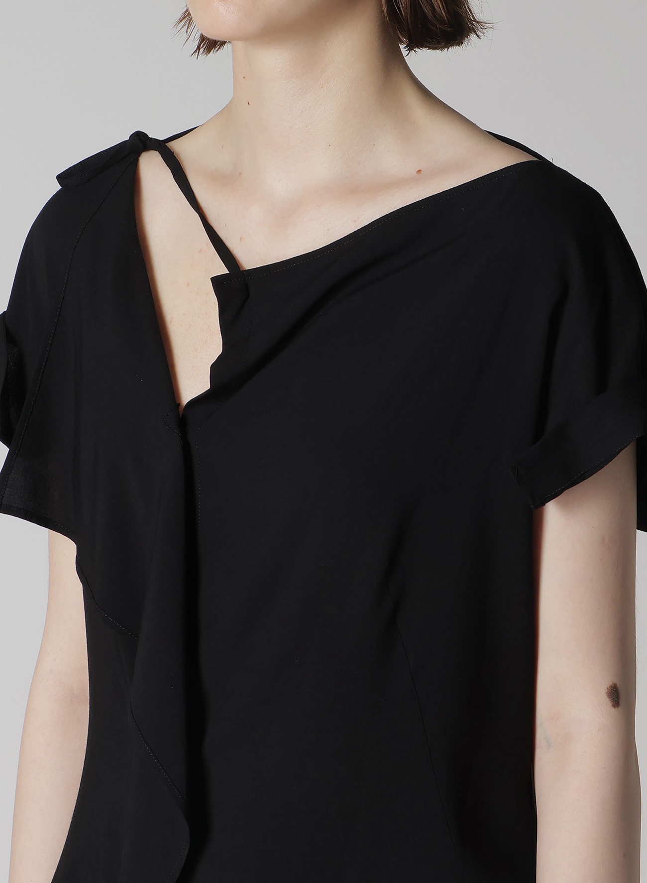 RAYON/CAMBRIC RIGHT SIDE DRAPE BLOUSE