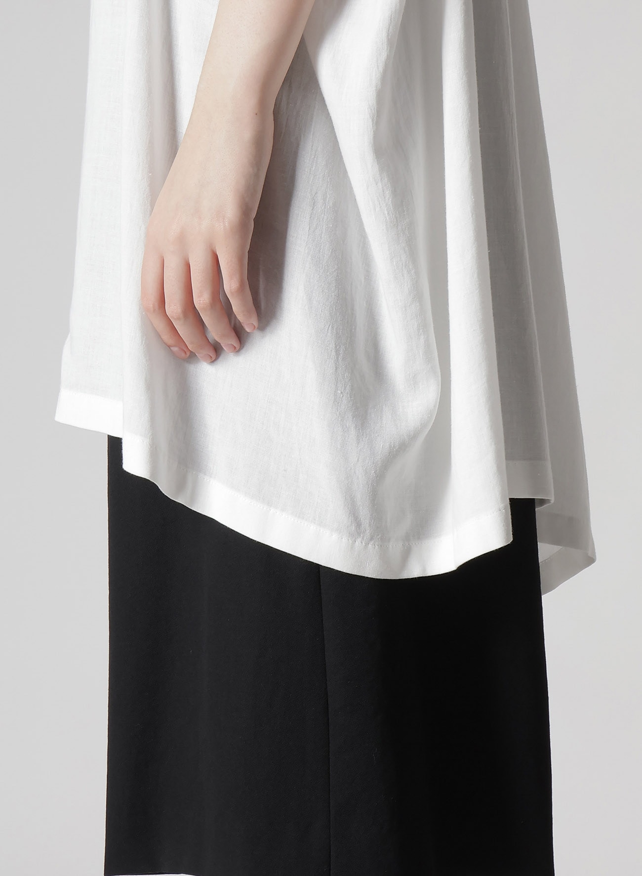 RAYON/LINEN SHEETING ASYMMETERIC OPEN COLLAR BLOUSE