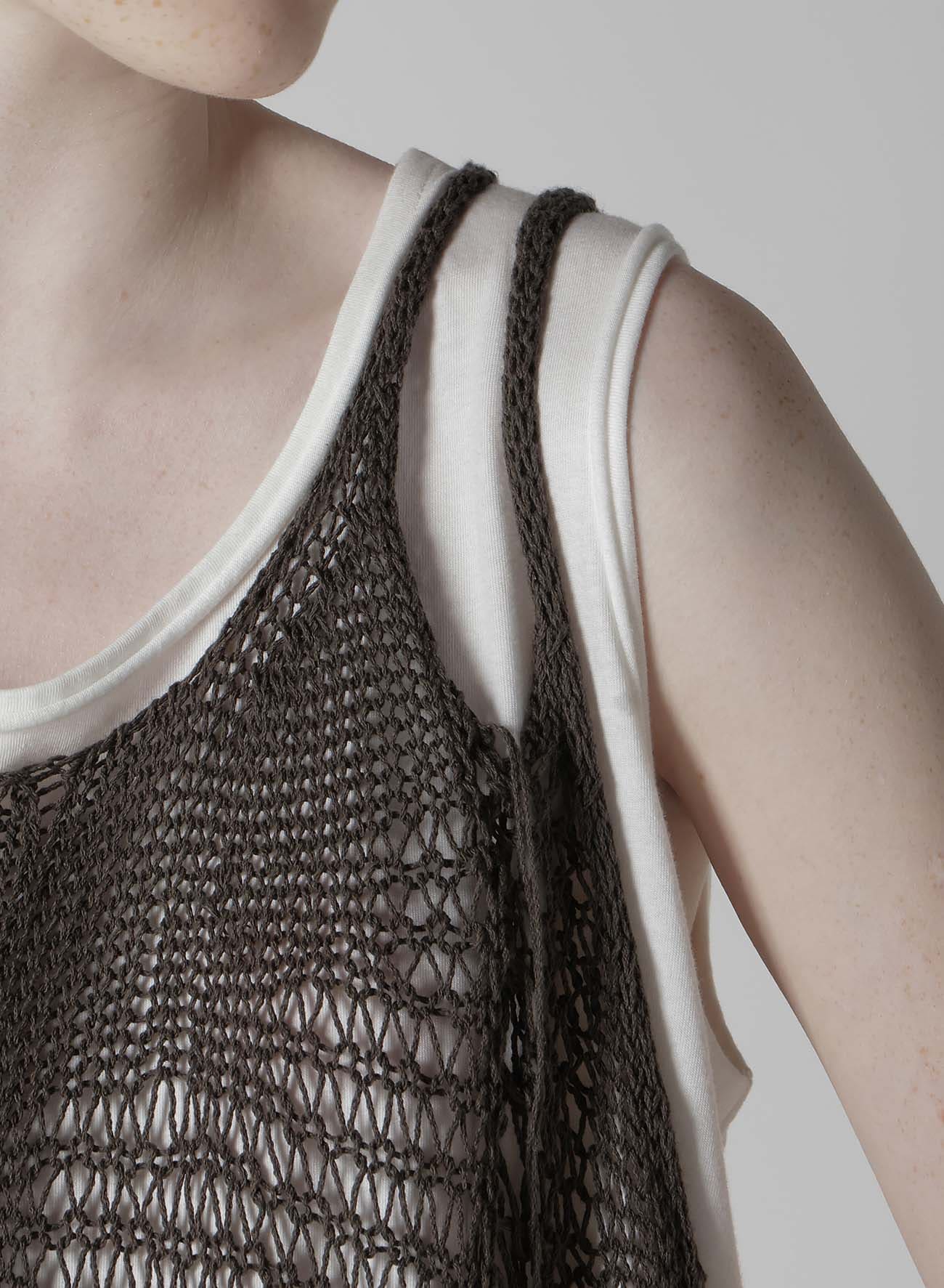 DAMAGE PROCESSED ASYMMETRIC SLEEVELESS KNIT