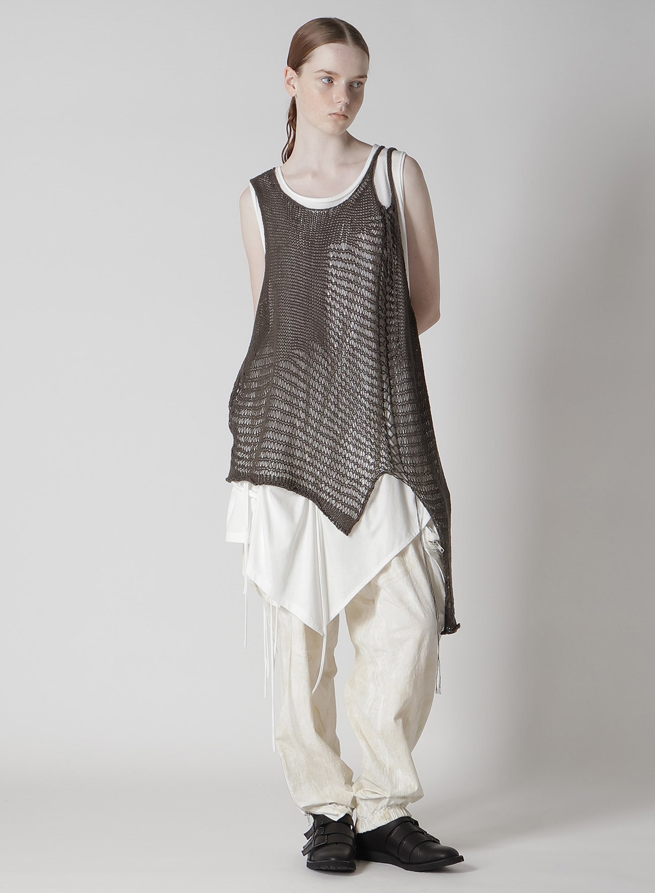 DAMAGE PROCESSED ASYMMETRIC SLEEVELESS KNIT