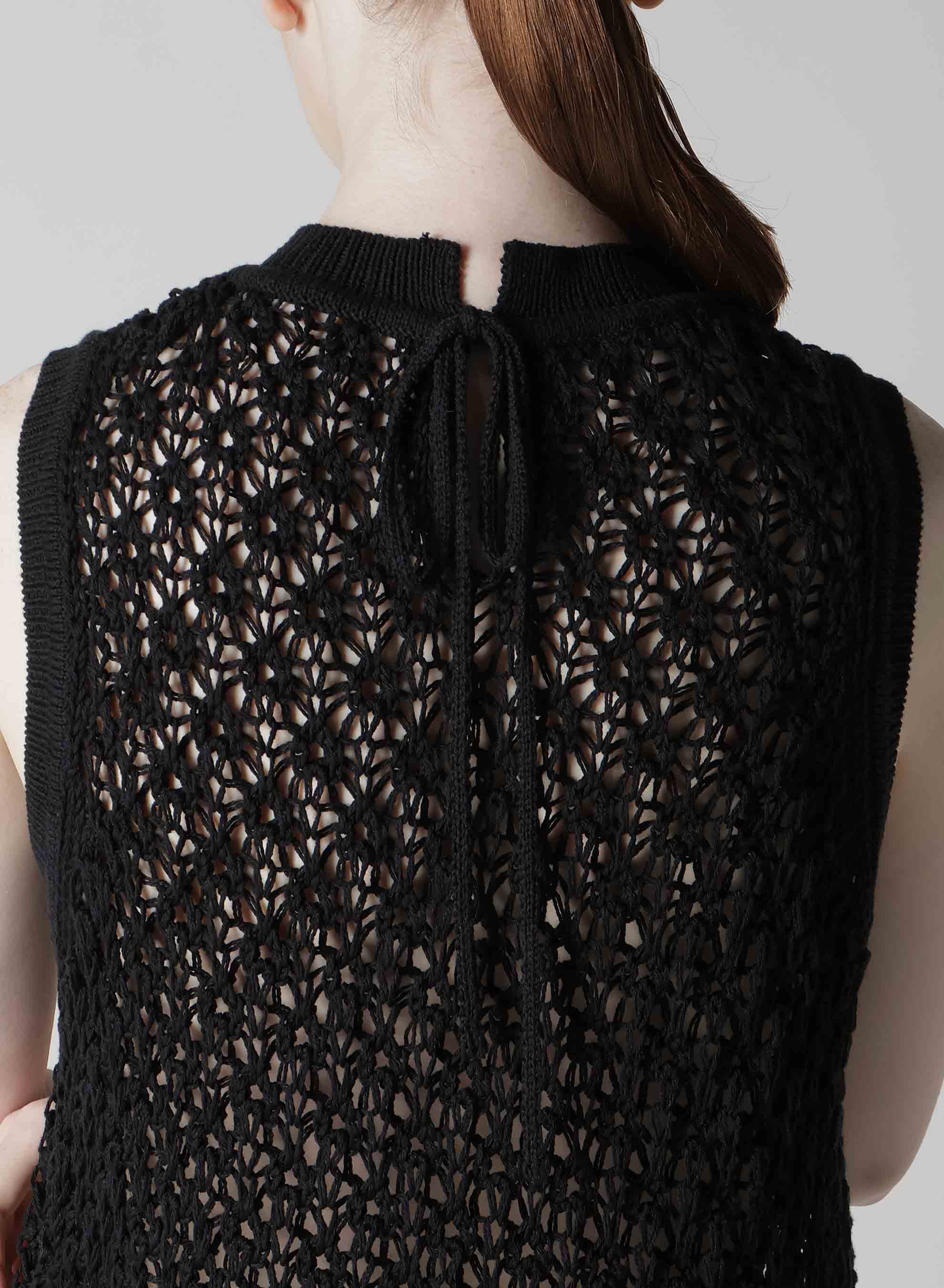 OPENWORK DESIGN DIAGONAL SLEEVELESS PULLOVER