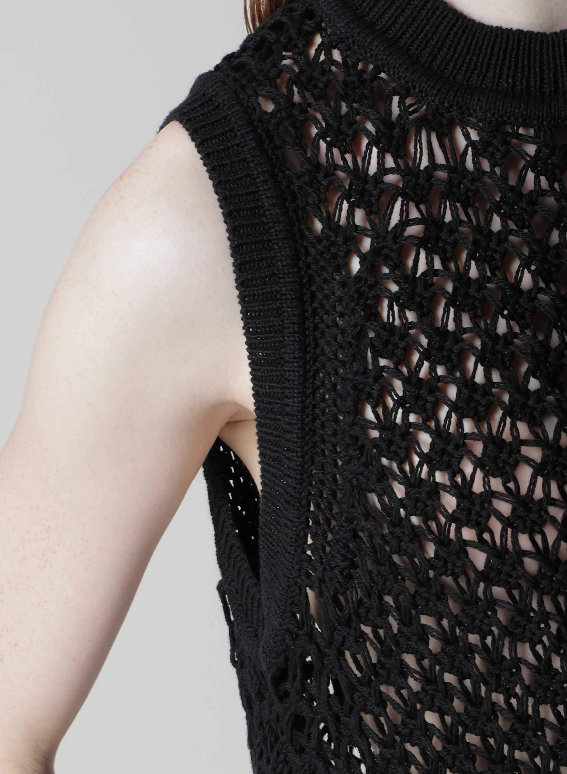 OPENWORK DESIGN DIAGONAL SLEEVELESS PULLOVER