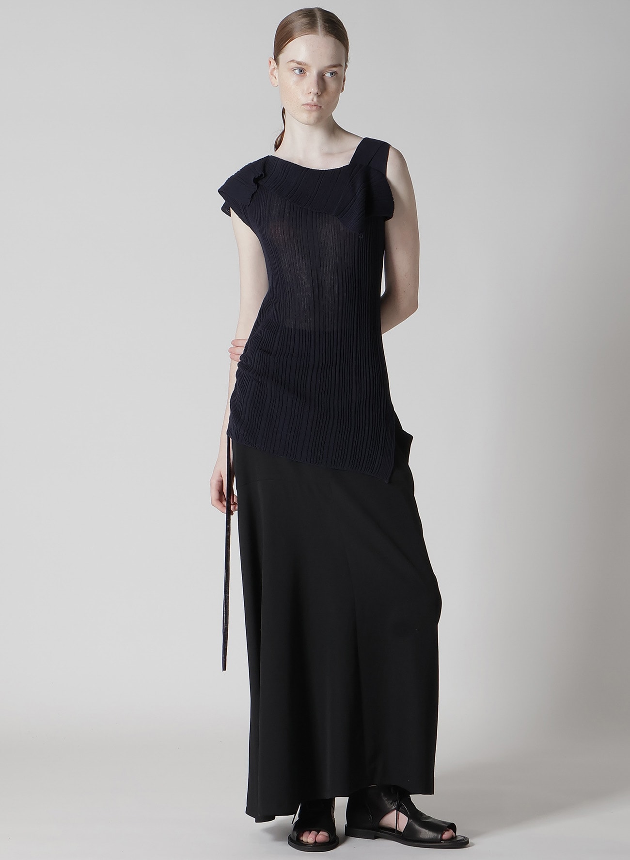 12G2P RANDOM THIN RIB ASYMMETRIC SLEEVELESS KNIT