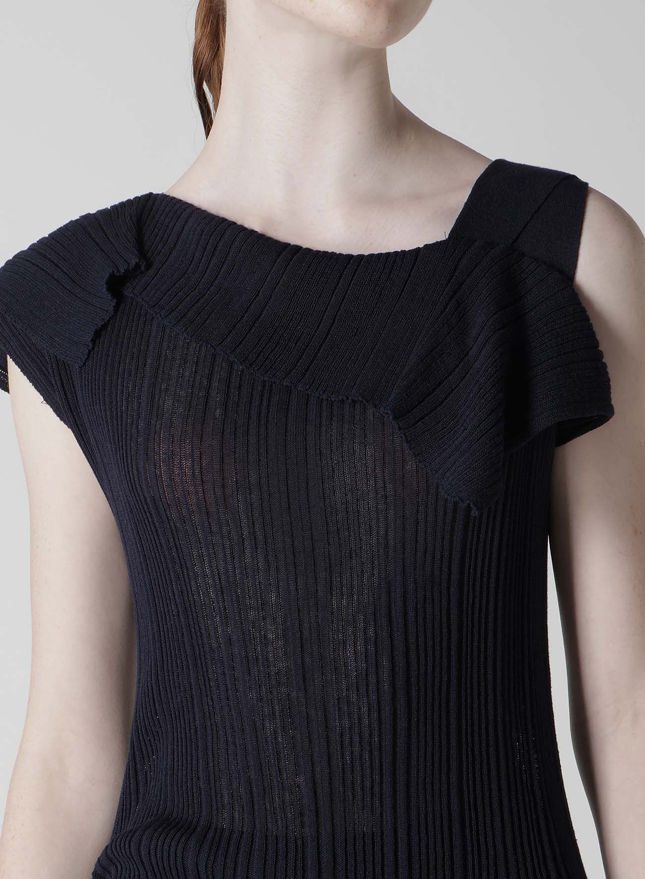 12G2P RANDOM THIN RIB ASYMMETRIC SLEEVELESS KNIT