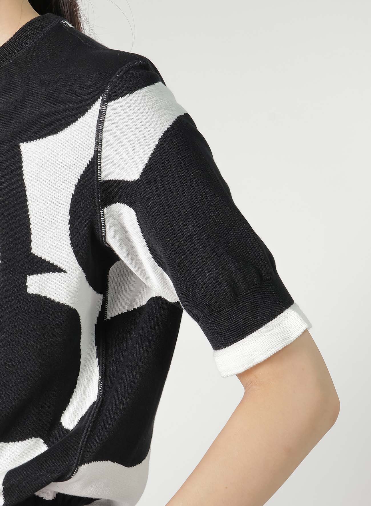 JACQUARD KNIT REVERSIBLE HALF SLEEVE KNIT