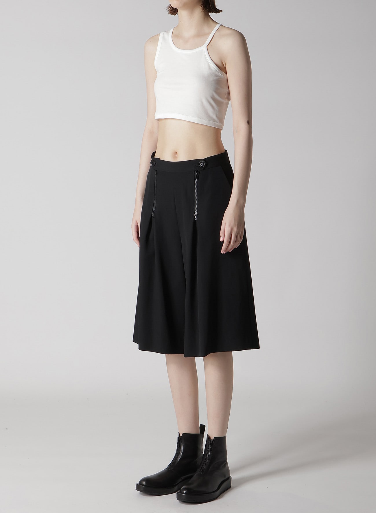 WOOL GABARDINE ZIP TUCKED SHORT PANTS