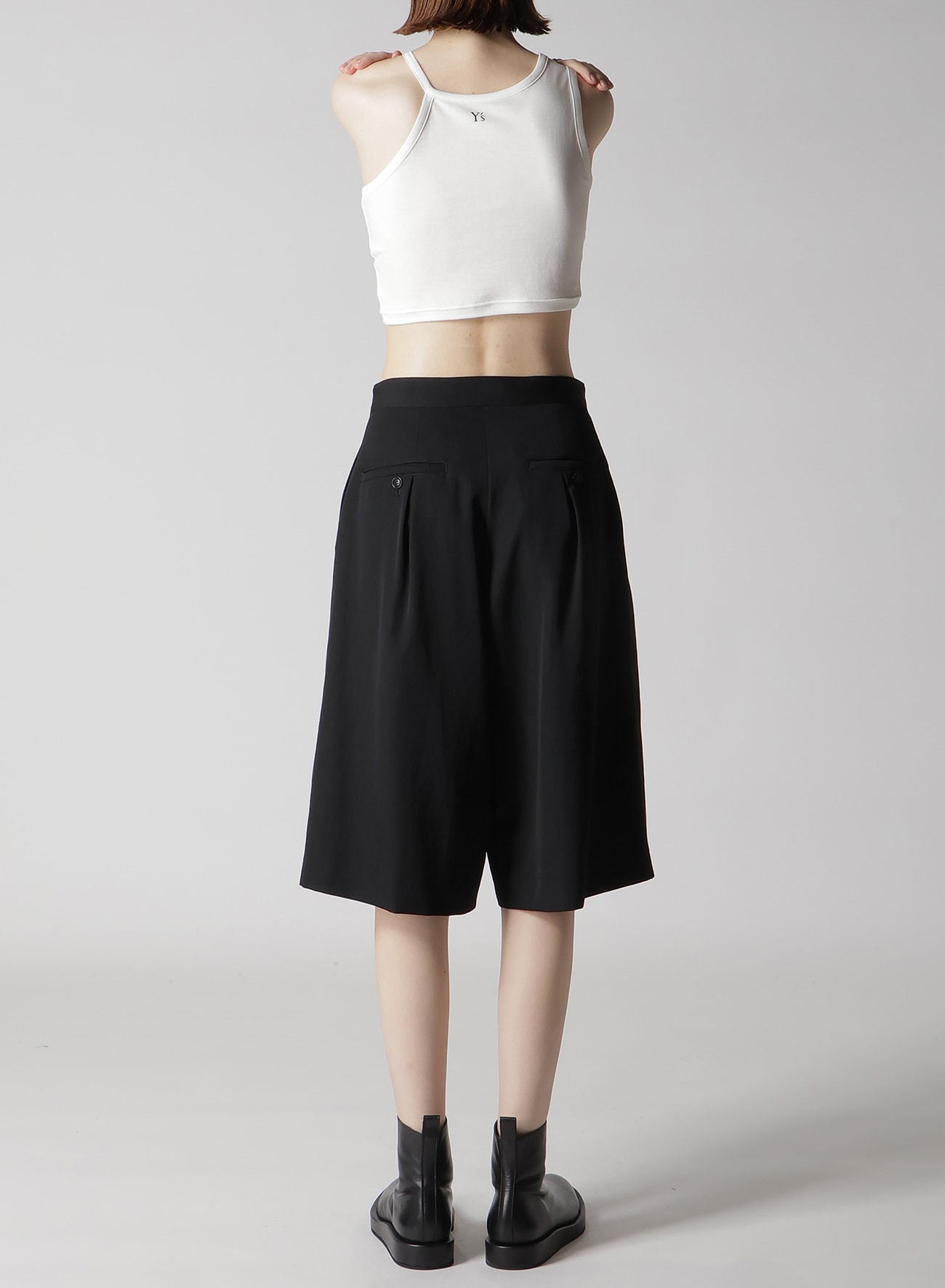 WOOL GABARDINE ZIP TUCKED SHORT PANTS