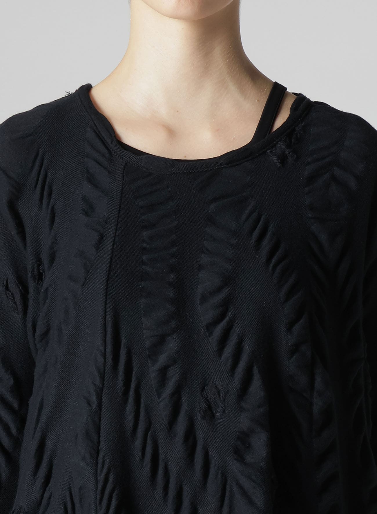 SQUARE CUT JQ ROUND NECK FLARE LONG SLEEVE